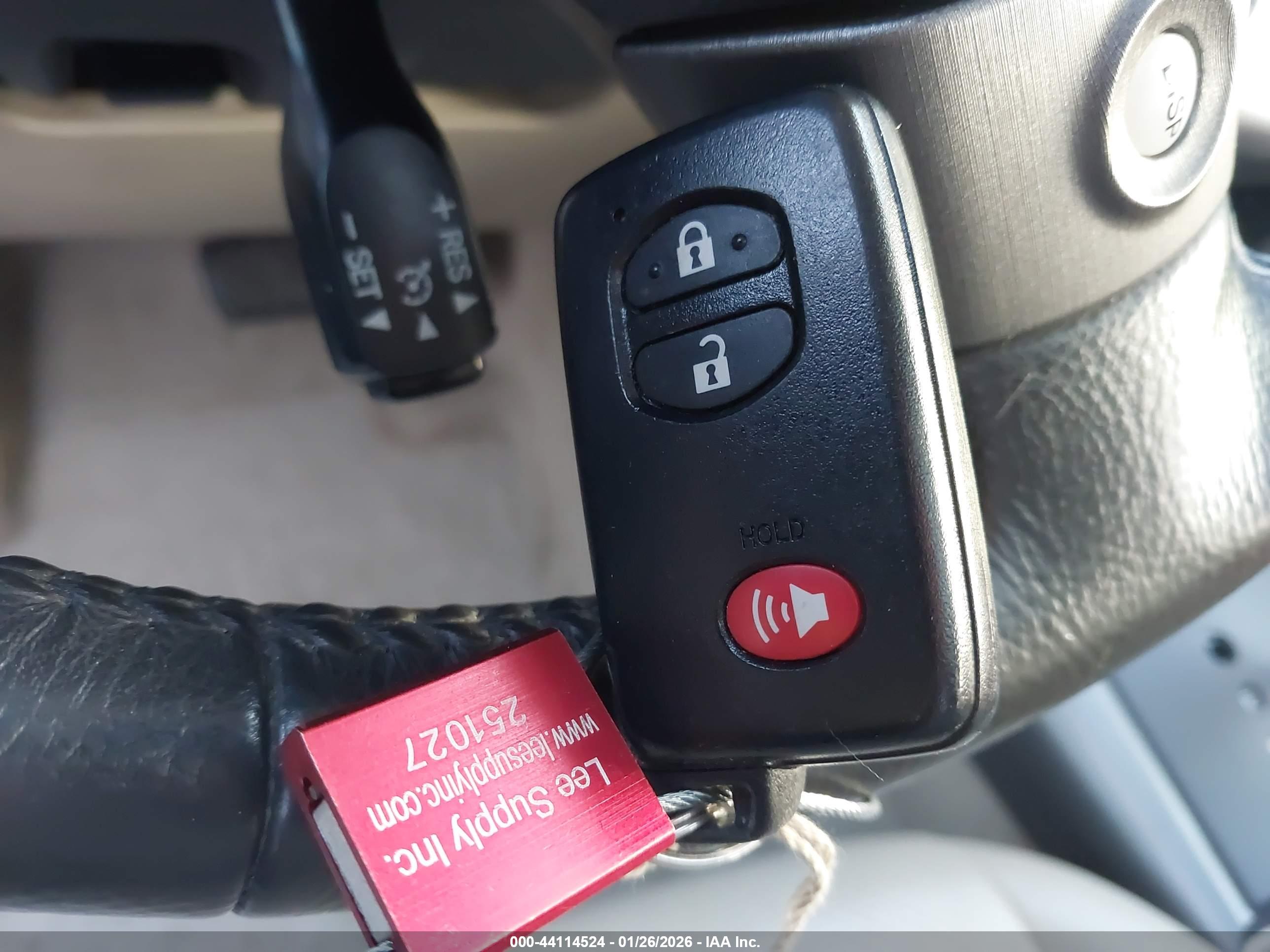 TOYOTA RAV4 image 11