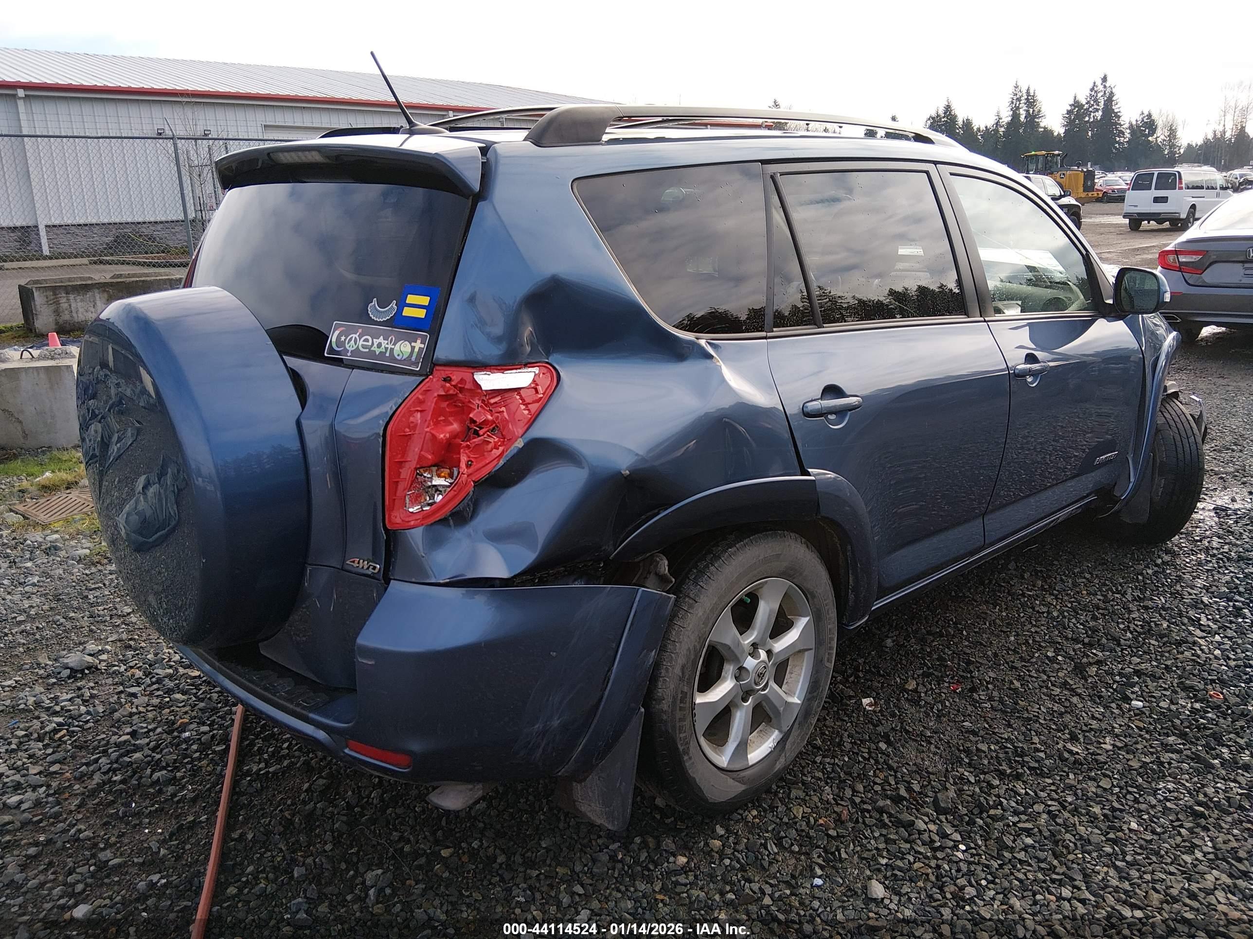 TOYOTA RAV4 image 4