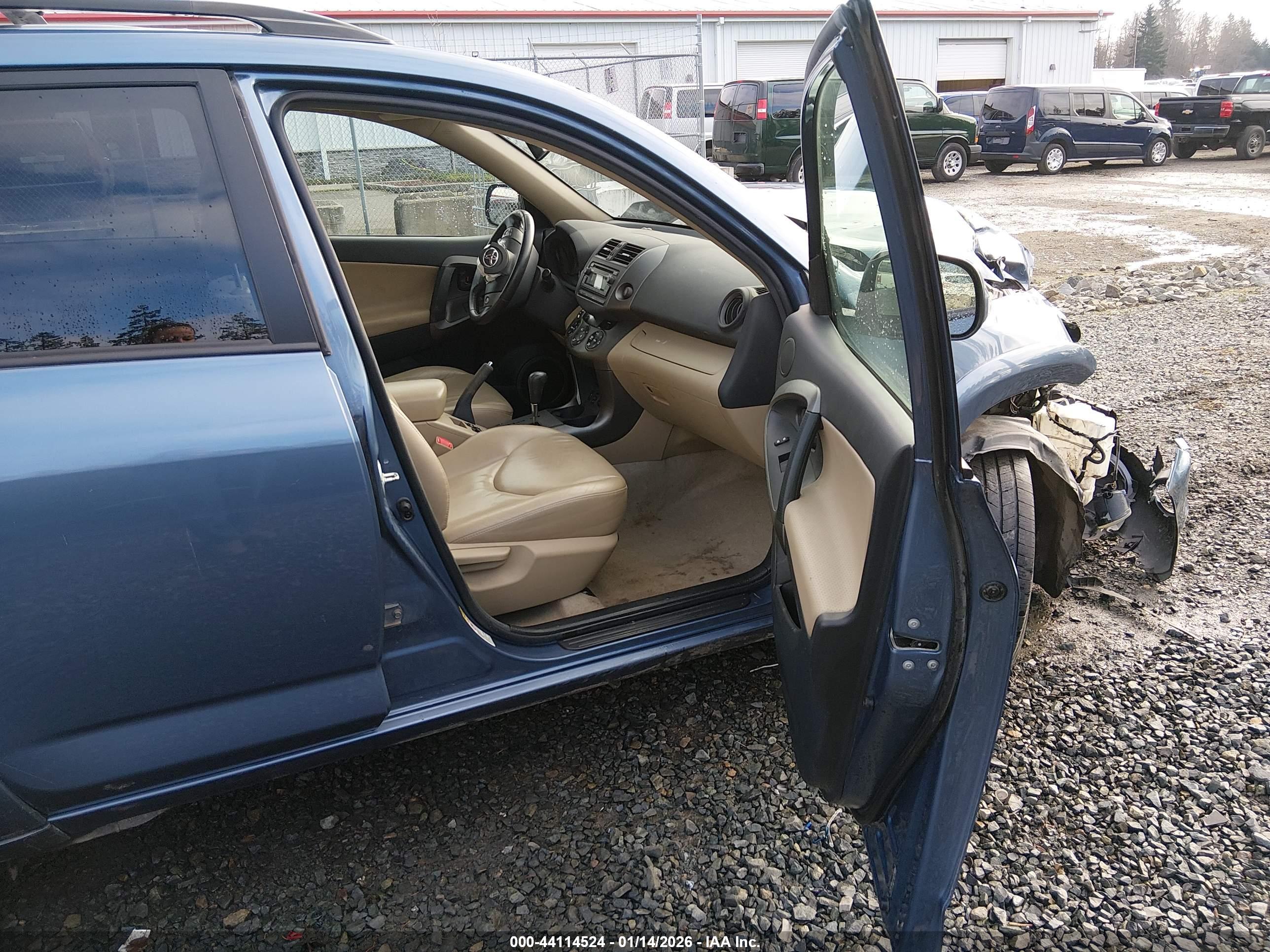 TOYOTA RAV4 image 5