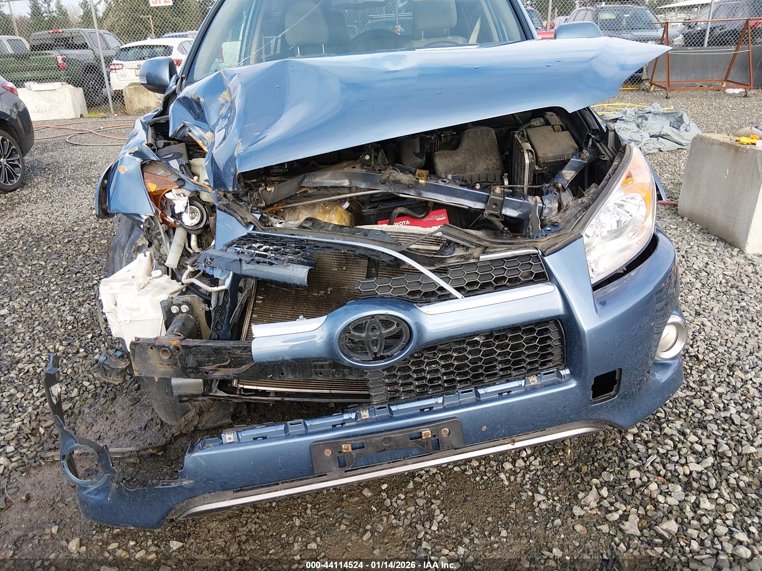 TOYOTA RAV4 image 6