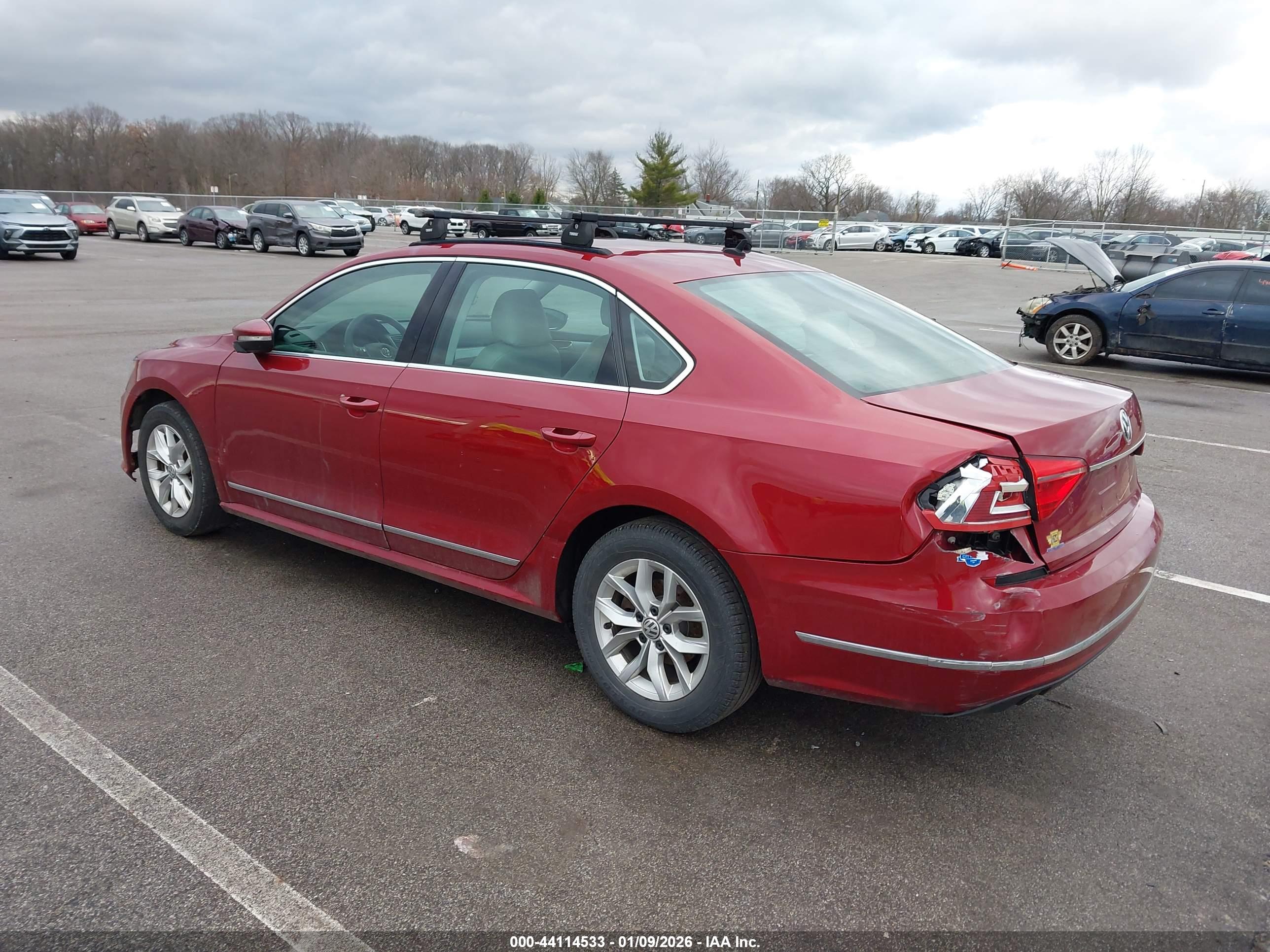VOLKSWAGEN PASSAT image 3