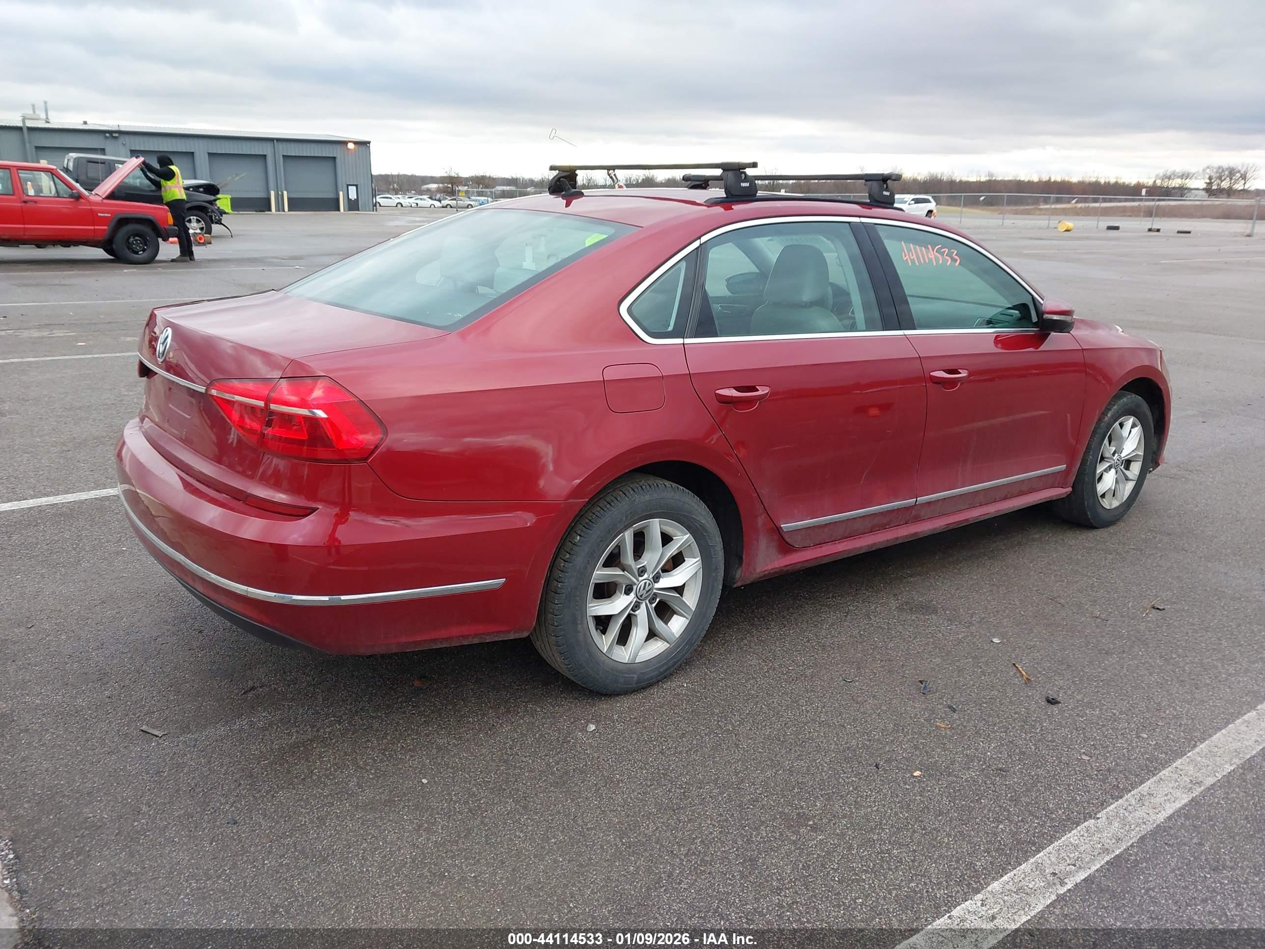 VOLKSWAGEN PASSAT image 4