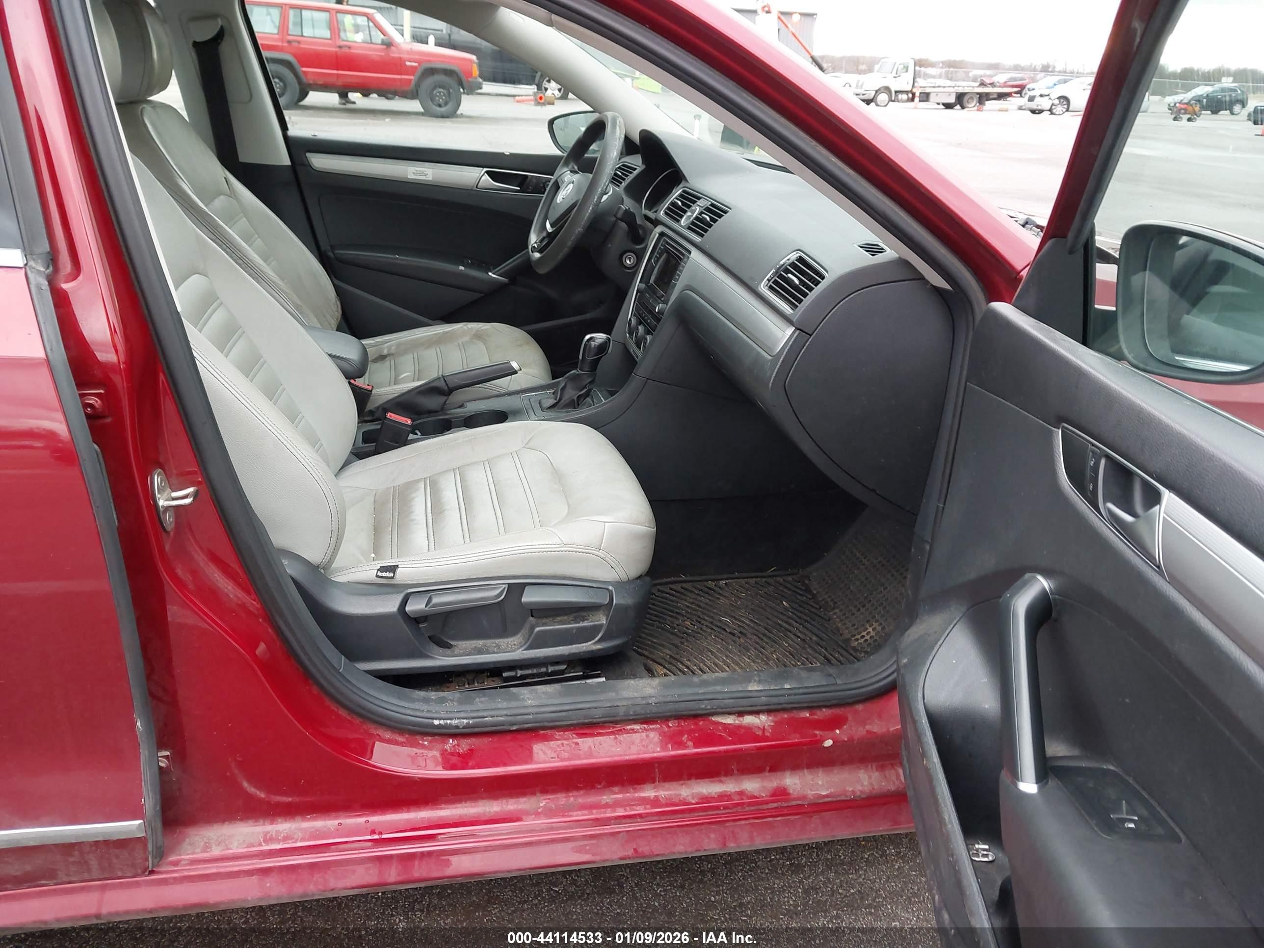 VOLKSWAGEN PASSAT image 5