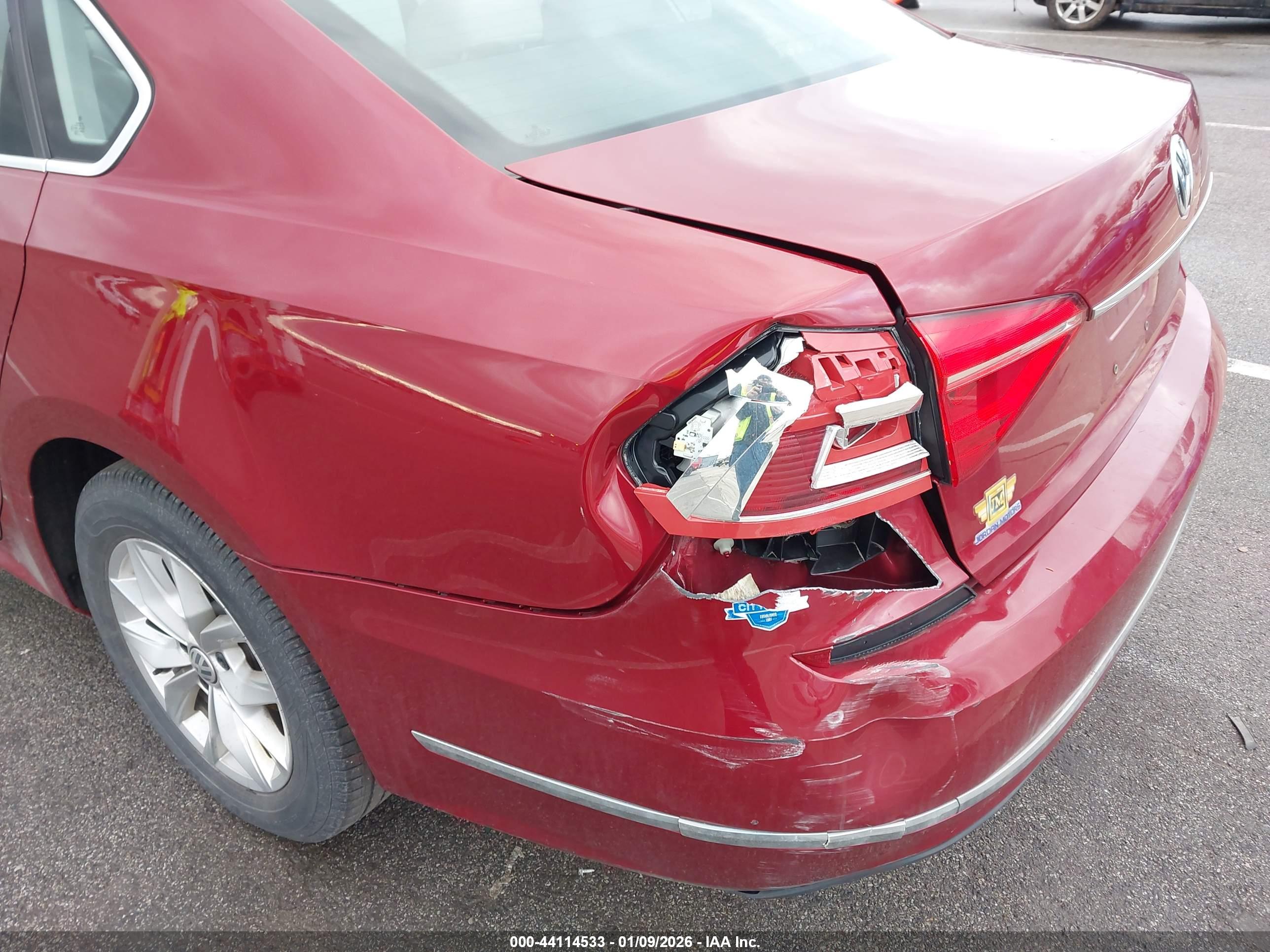 VOLKSWAGEN PASSAT image 6