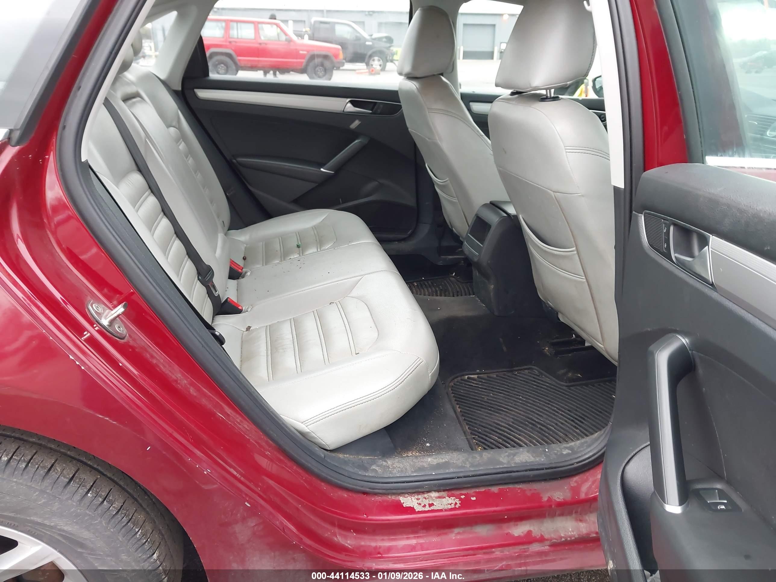 VOLKSWAGEN PASSAT image 8