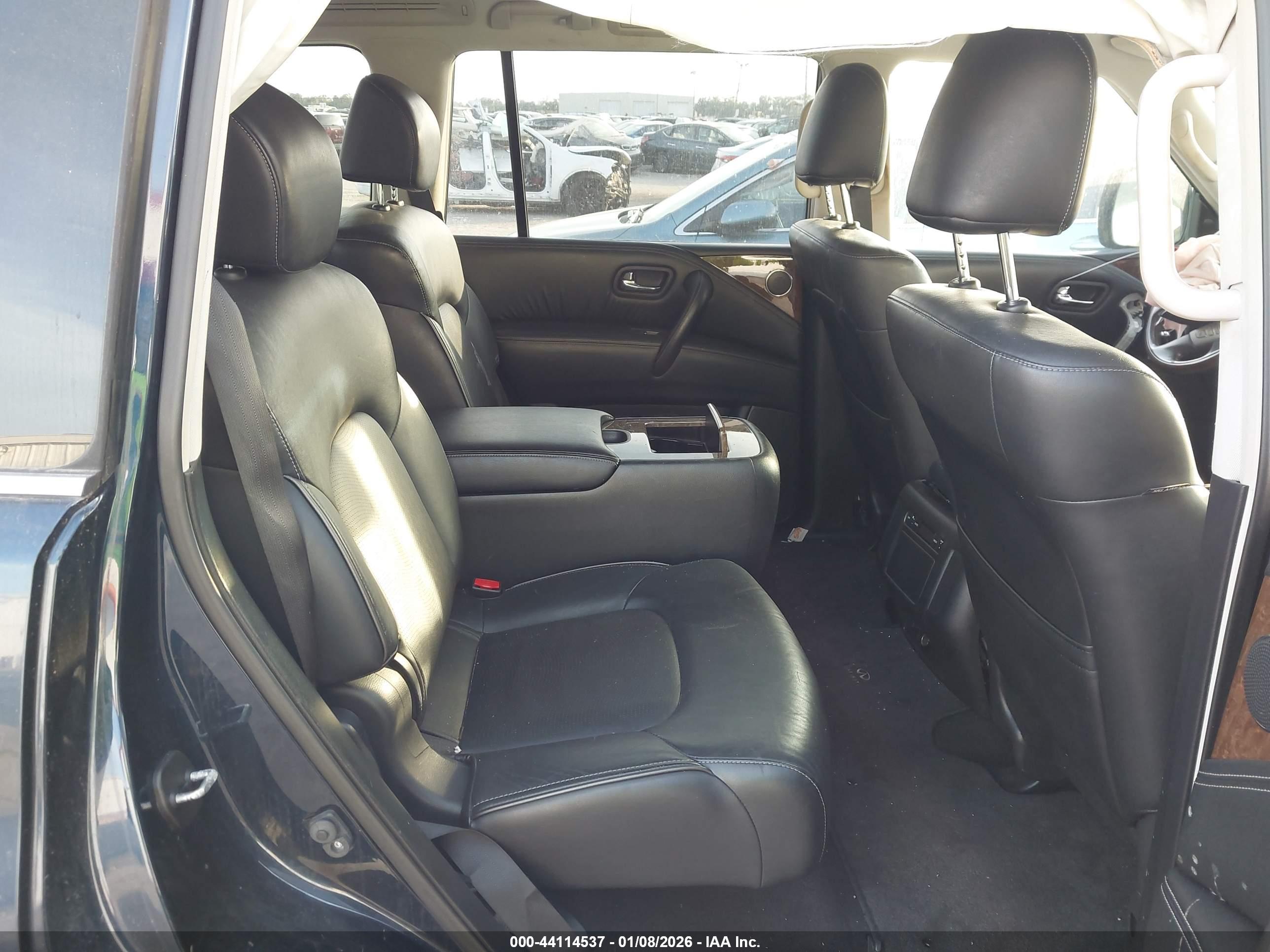 INFINITI QX80 image 8