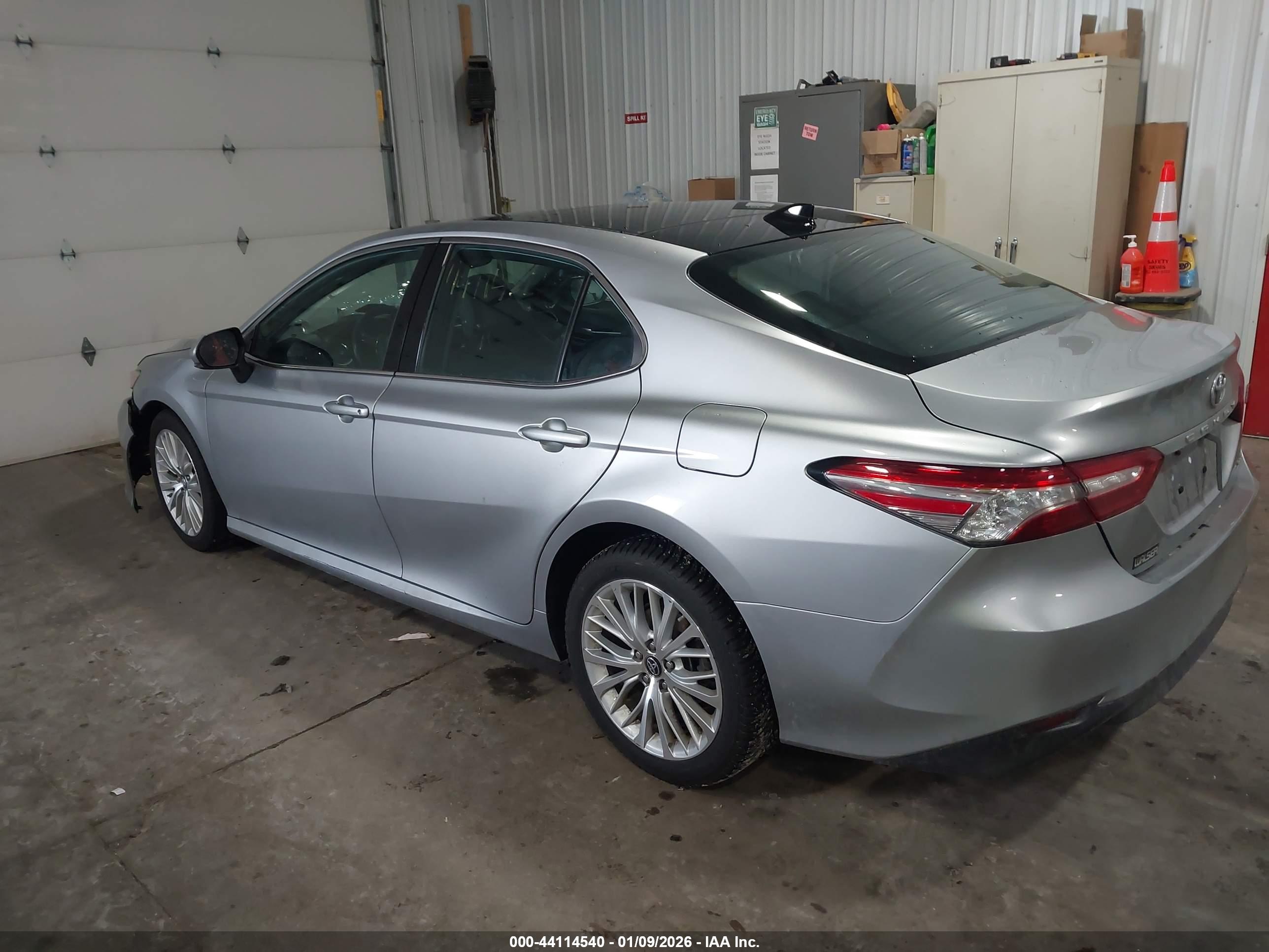 TOYOTA CAMRY image 3