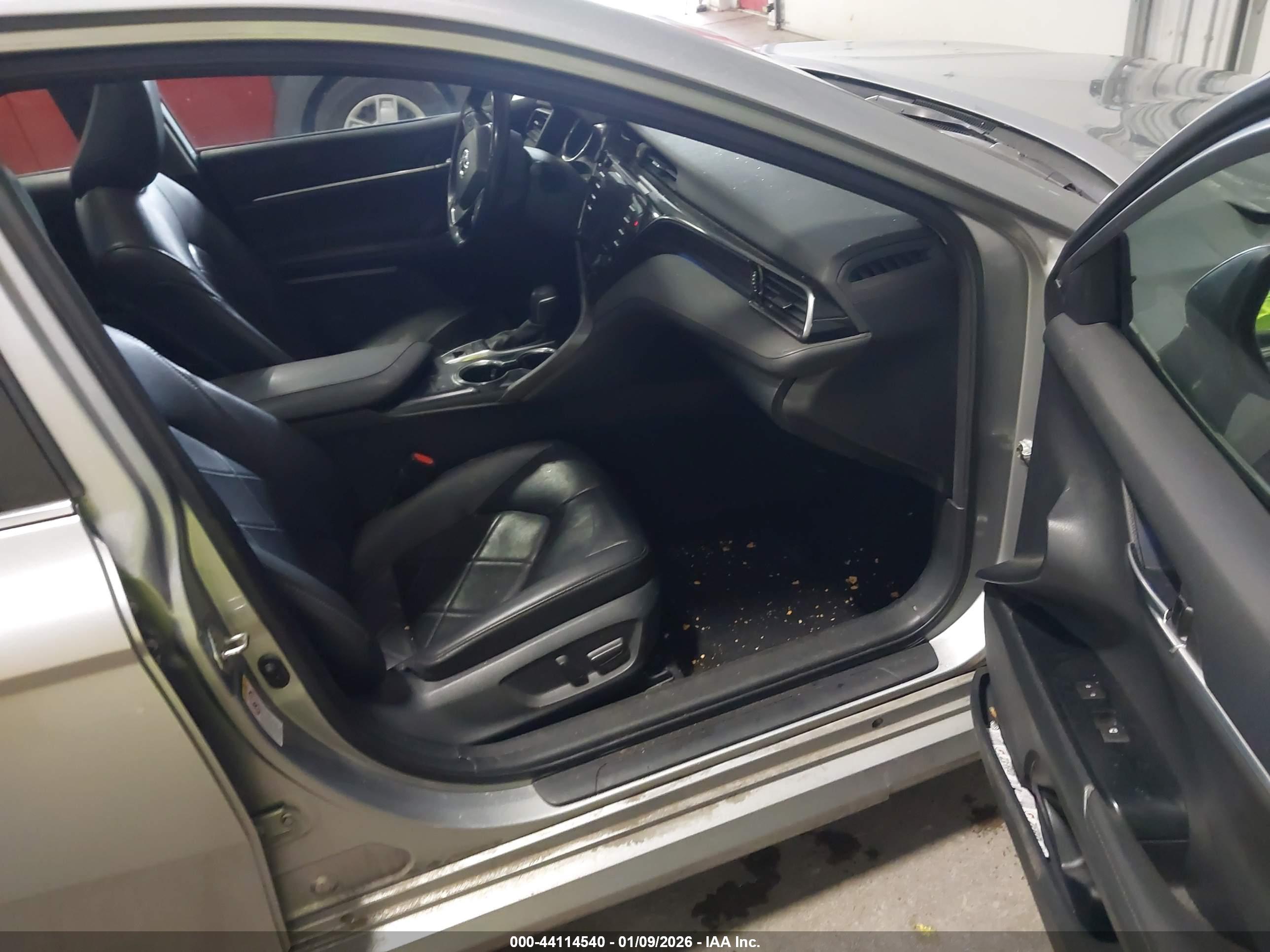 TOYOTA CAMRY image 5