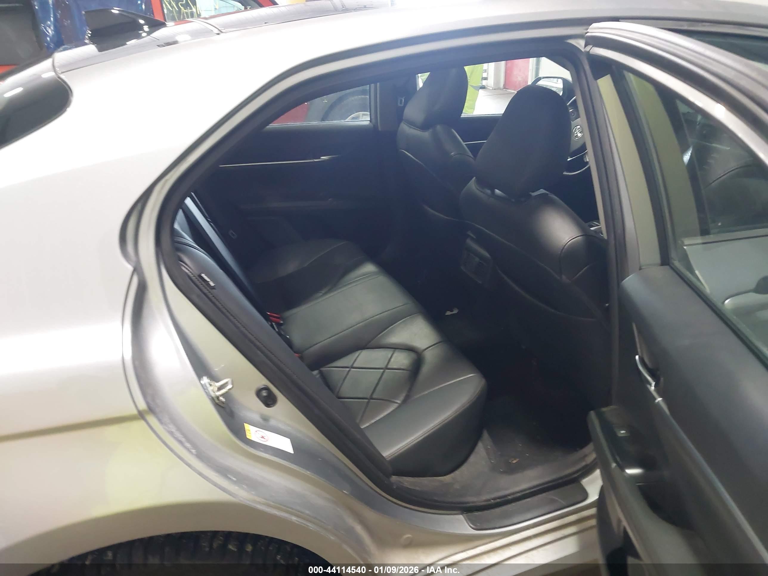 TOYOTA CAMRY image 8