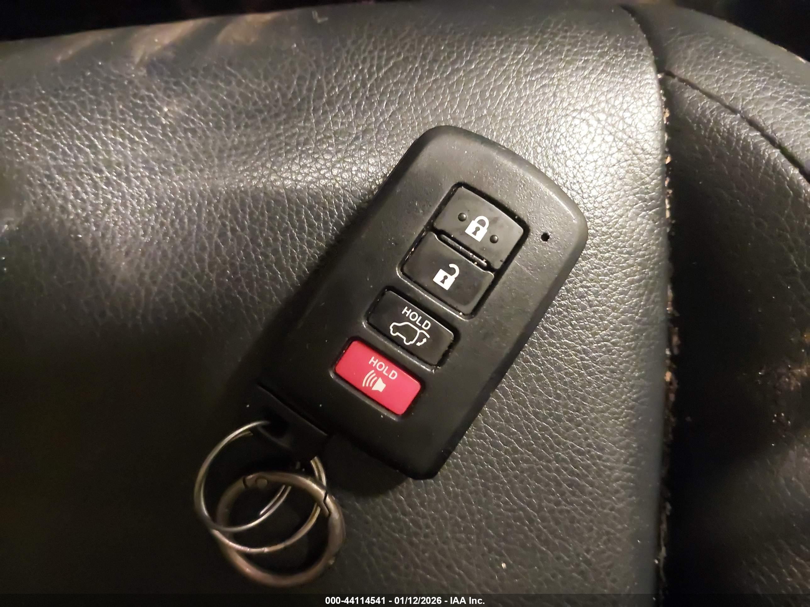 TOYOTA RAV4 image 11
