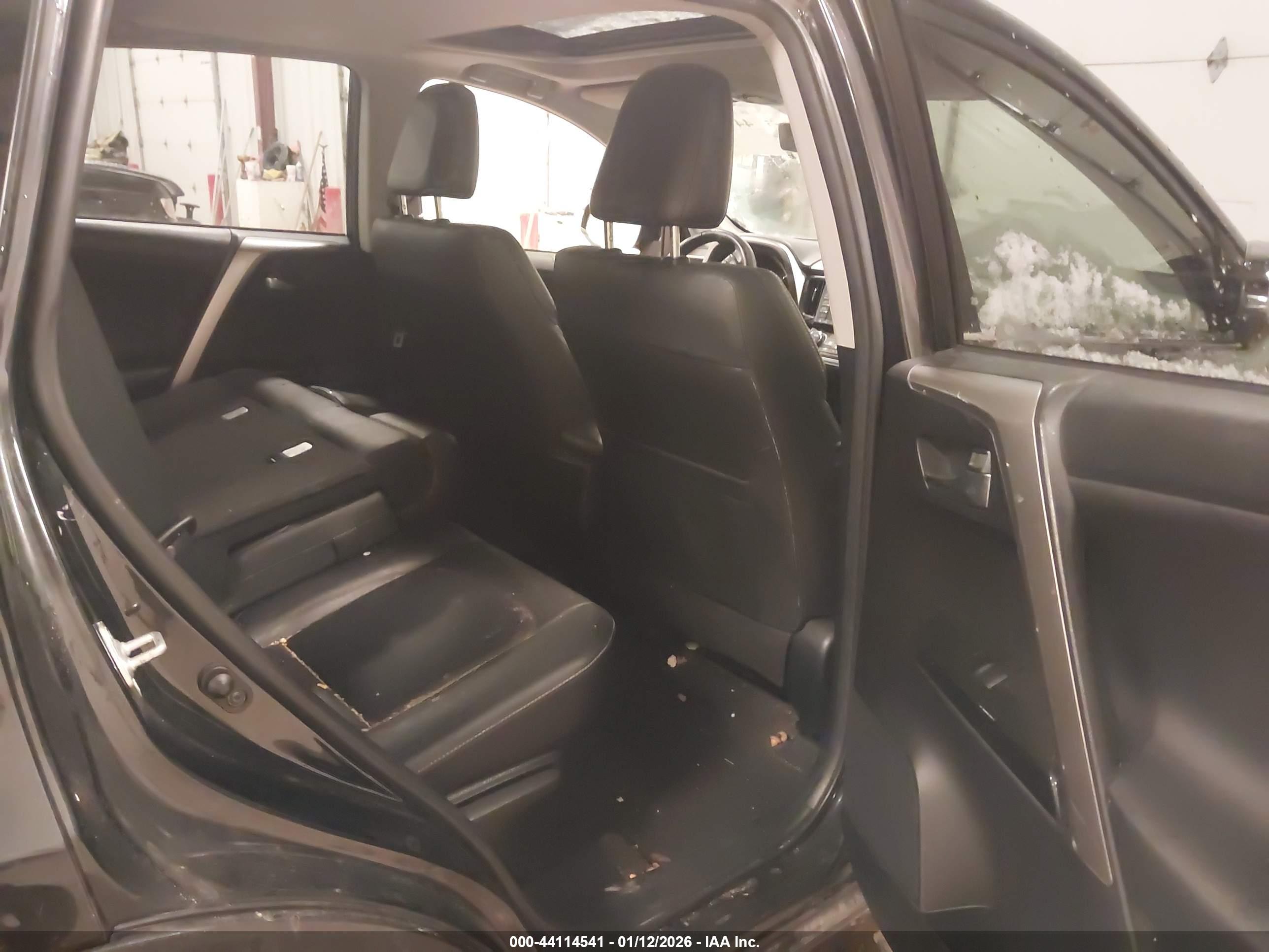 TOYOTA RAV4 image 8