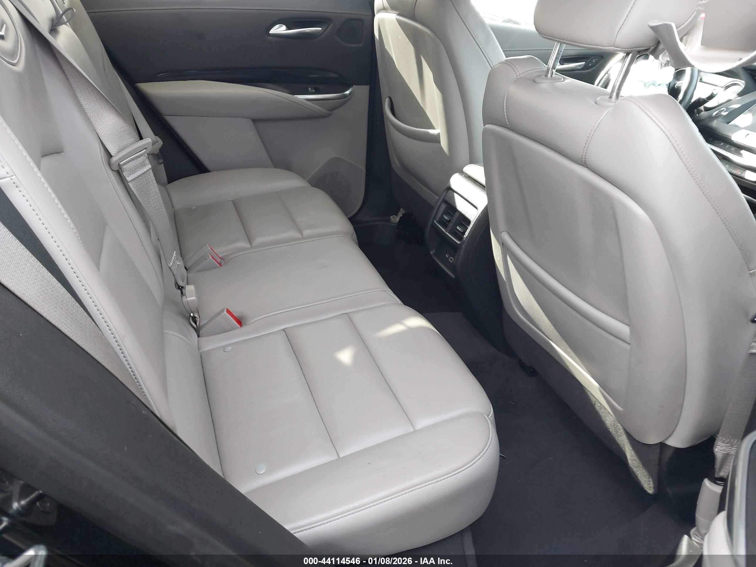 CADILLAC XT4 image 8