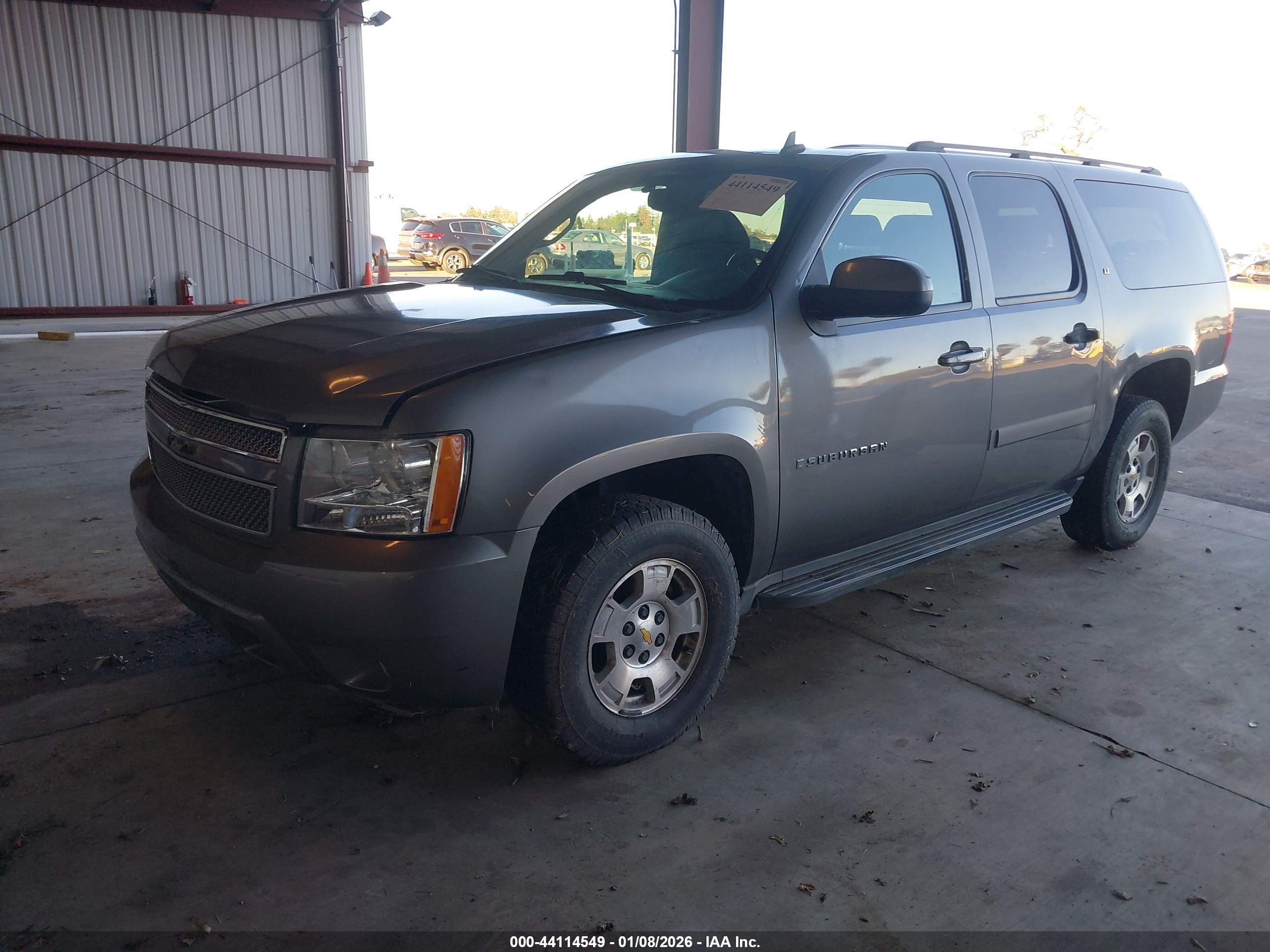 CHEVROLET SUBURBAN image 2