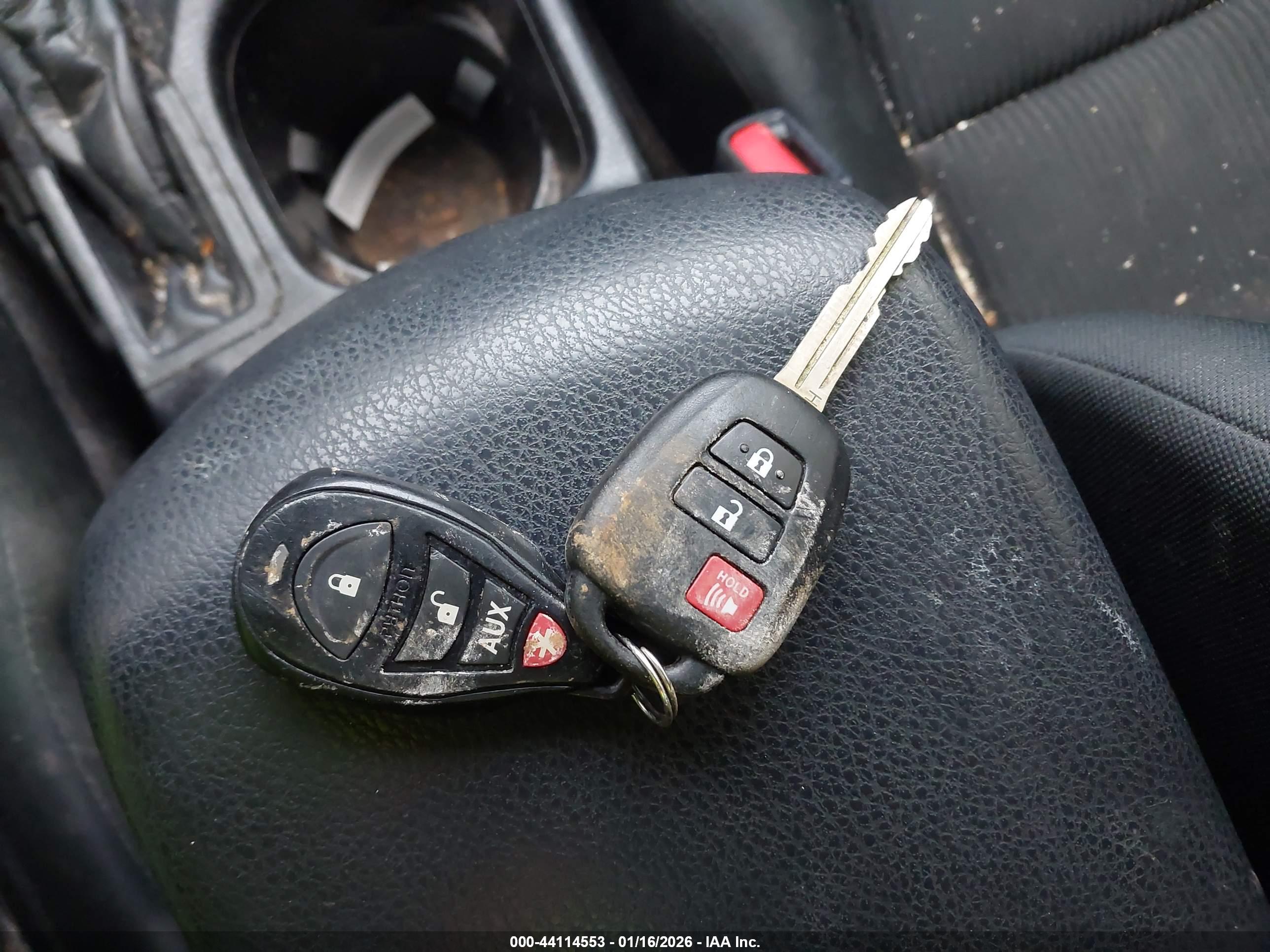 TOYOTA RAV4 image 11