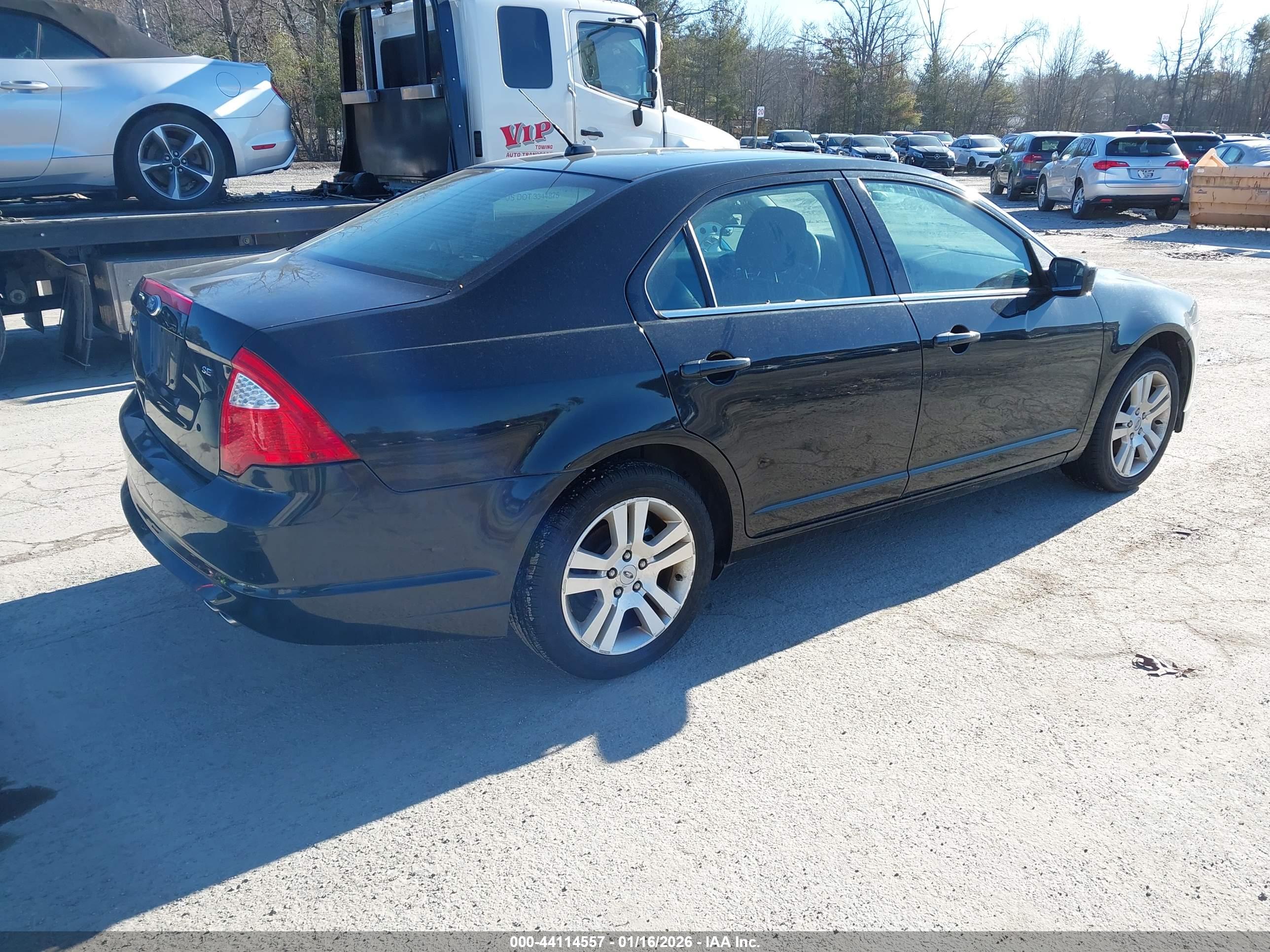 FORD FUSION image 4