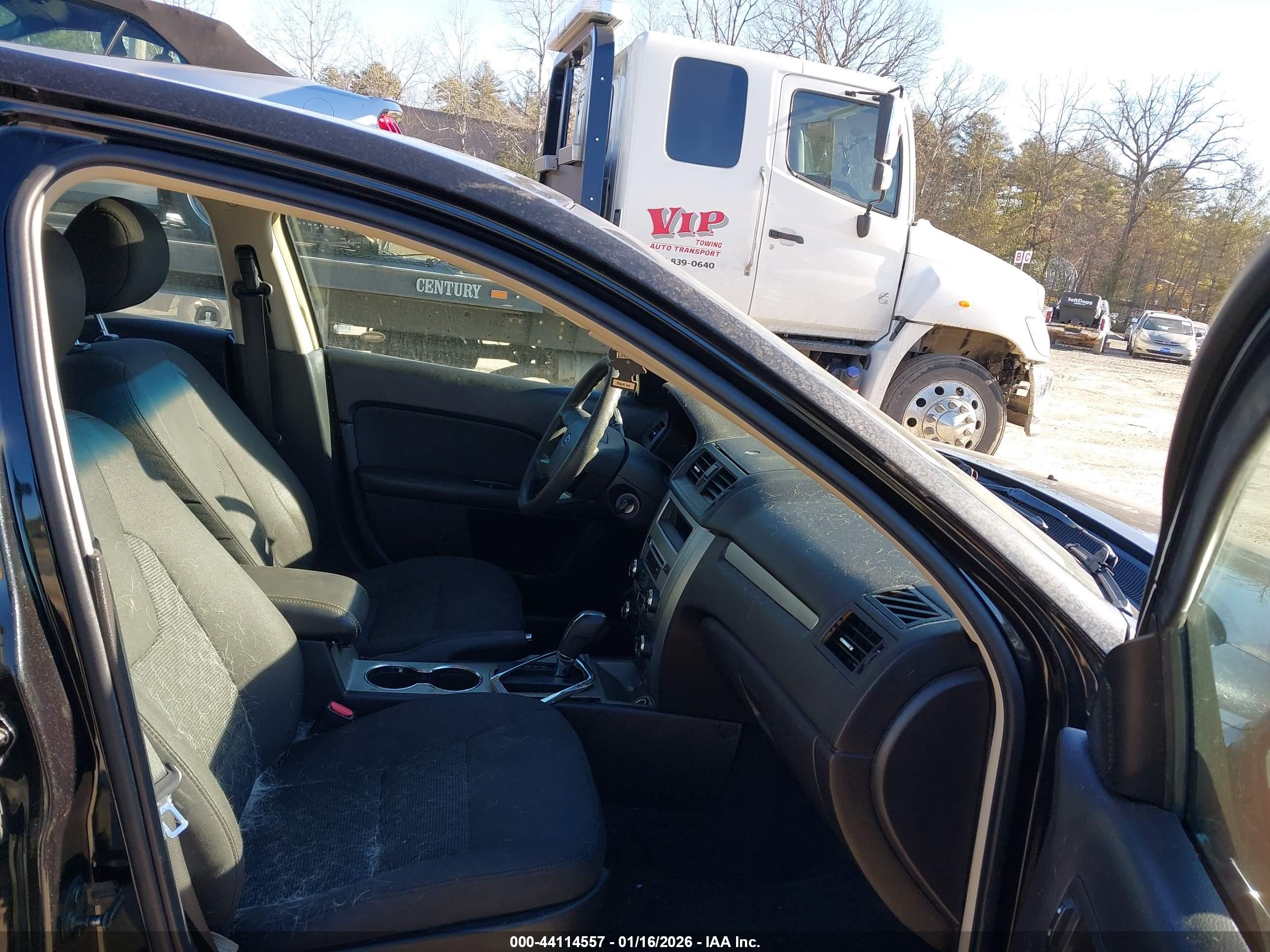 FORD FUSION image 5