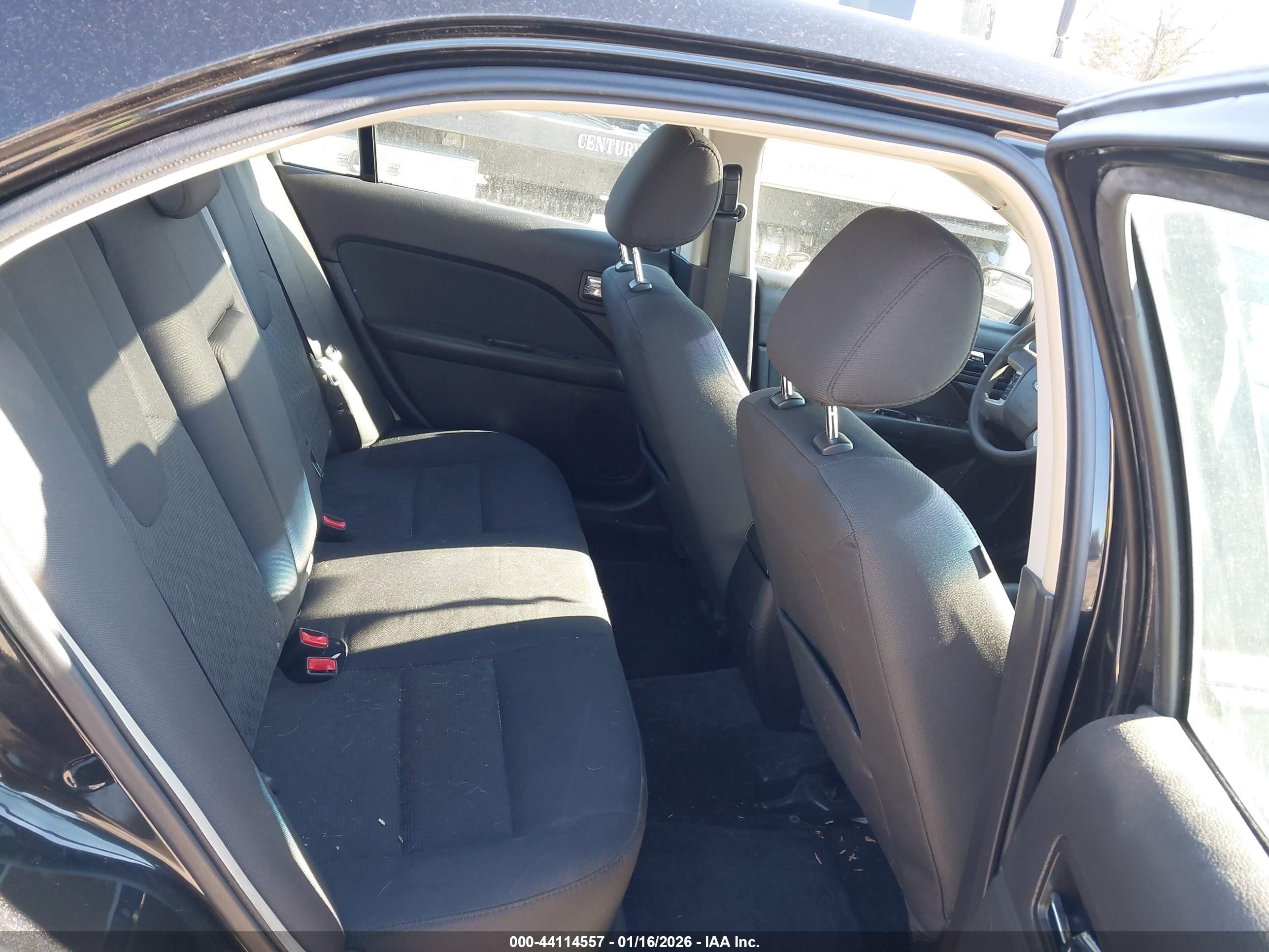 FORD FUSION image 8