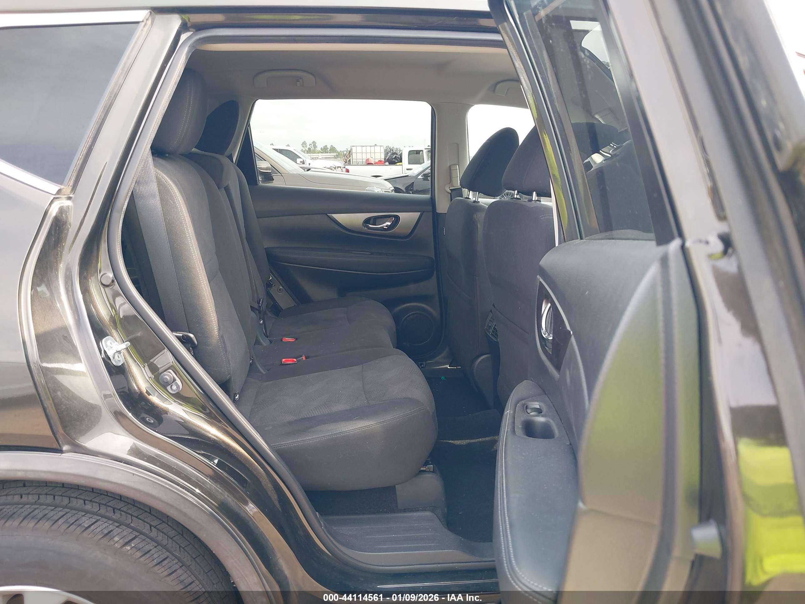 NISSAN ROGUE image 8