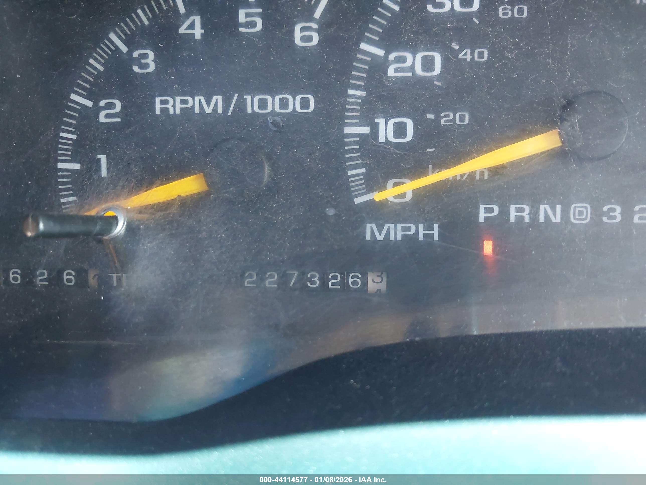 GMC SUBURBAN image 7