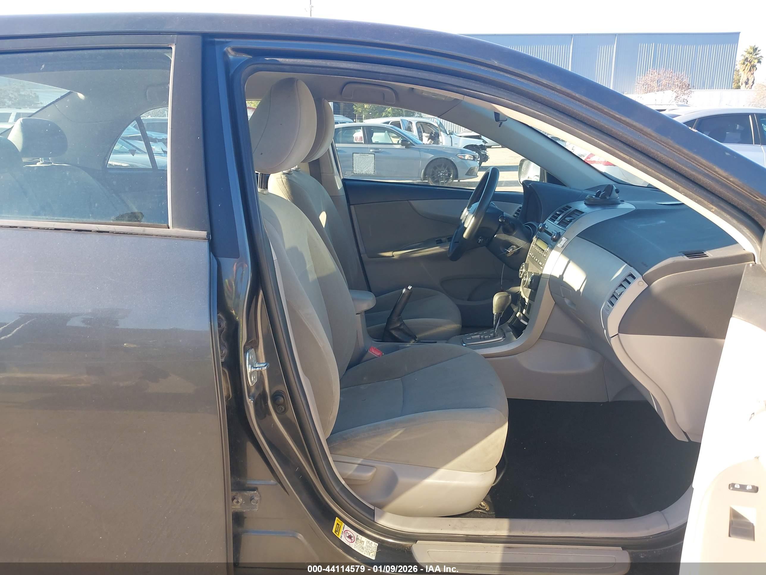 TOYOTA COROLLA image 5