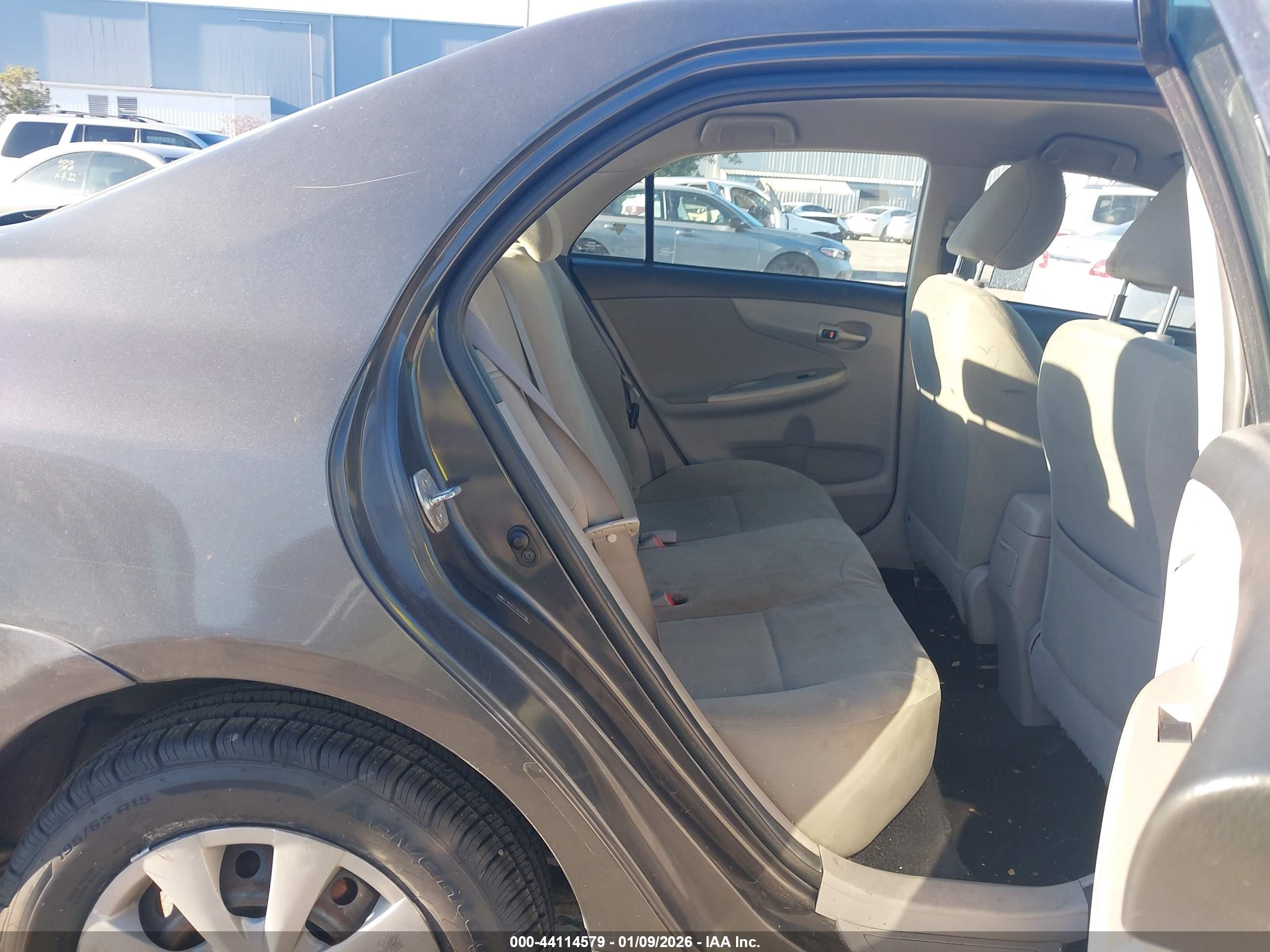 TOYOTA COROLLA image 8