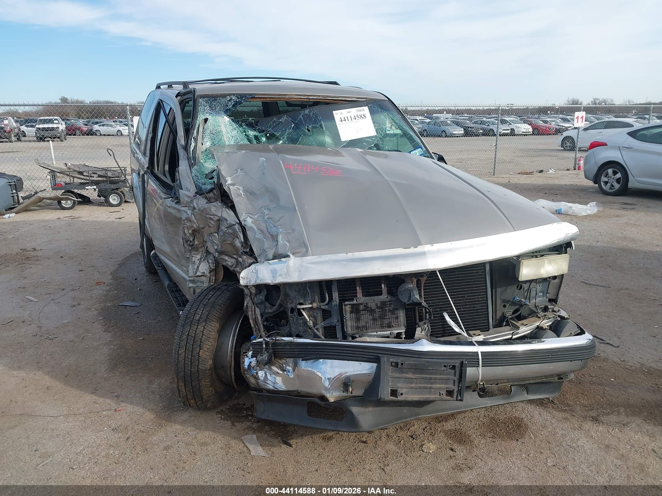 CHEVROLET TAHOE image 6