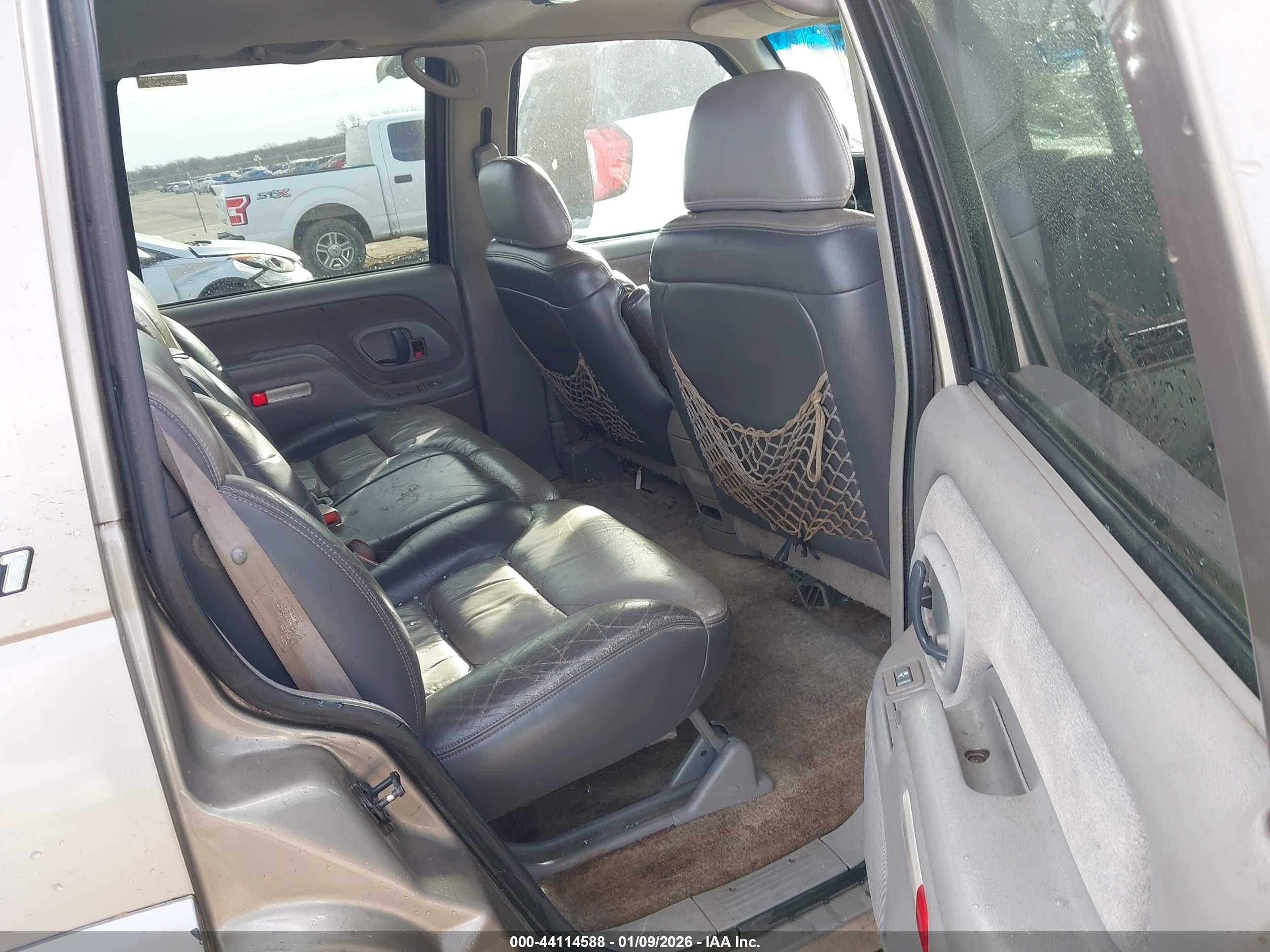CHEVROLET TAHOE image 8