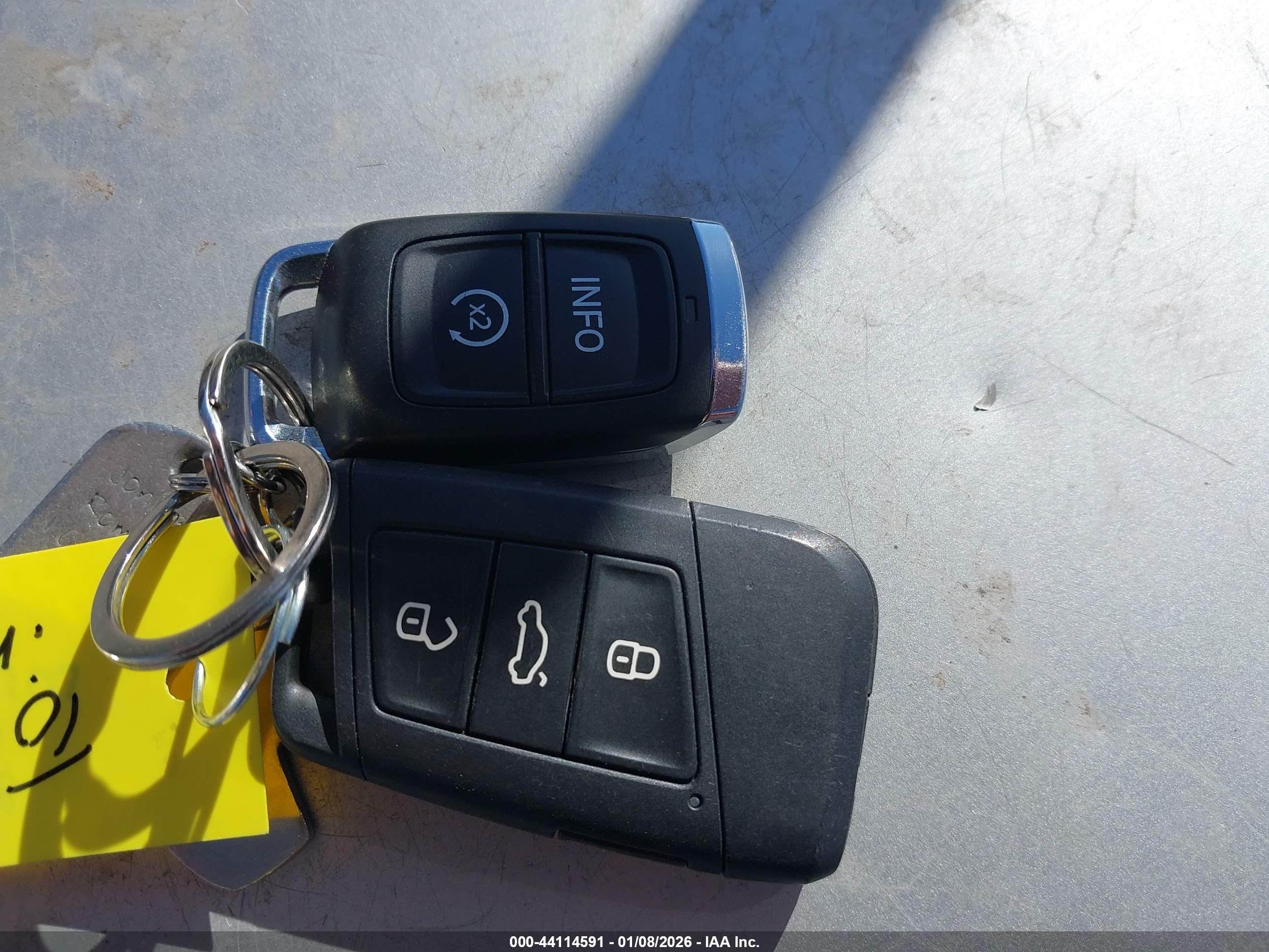 VOLKSWAGEN TAOS image 11