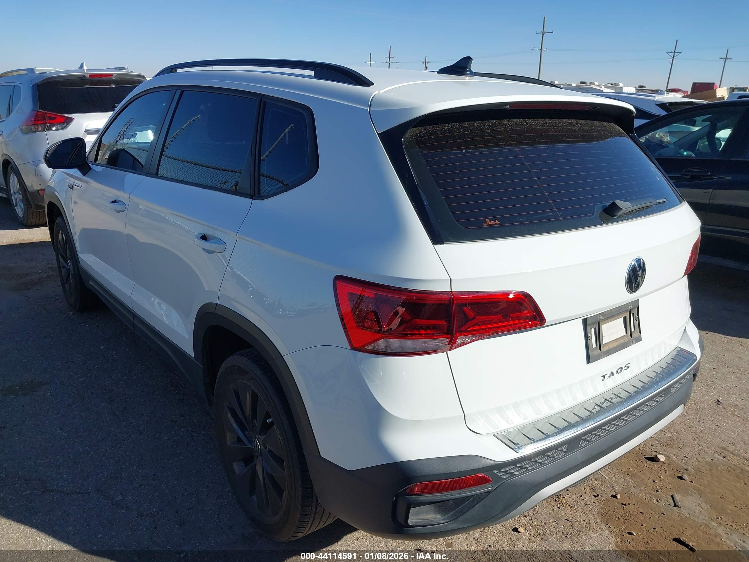 VOLKSWAGEN TAOS image 3