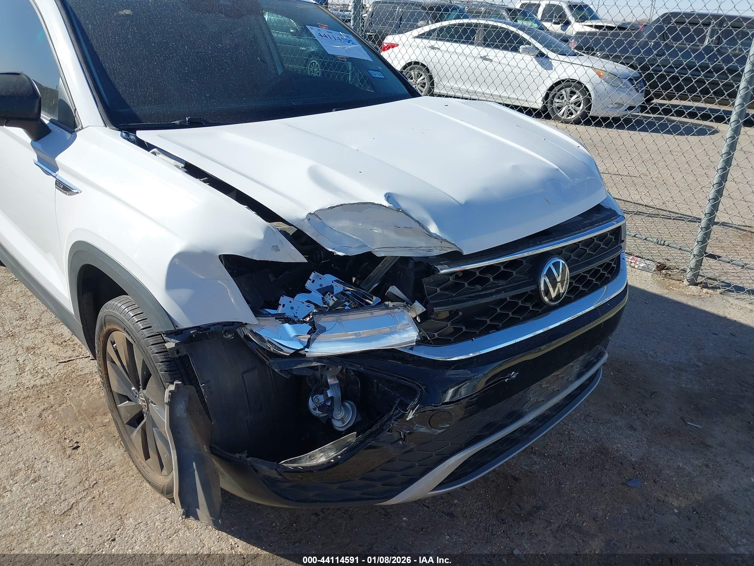 VOLKSWAGEN TAOS image 6