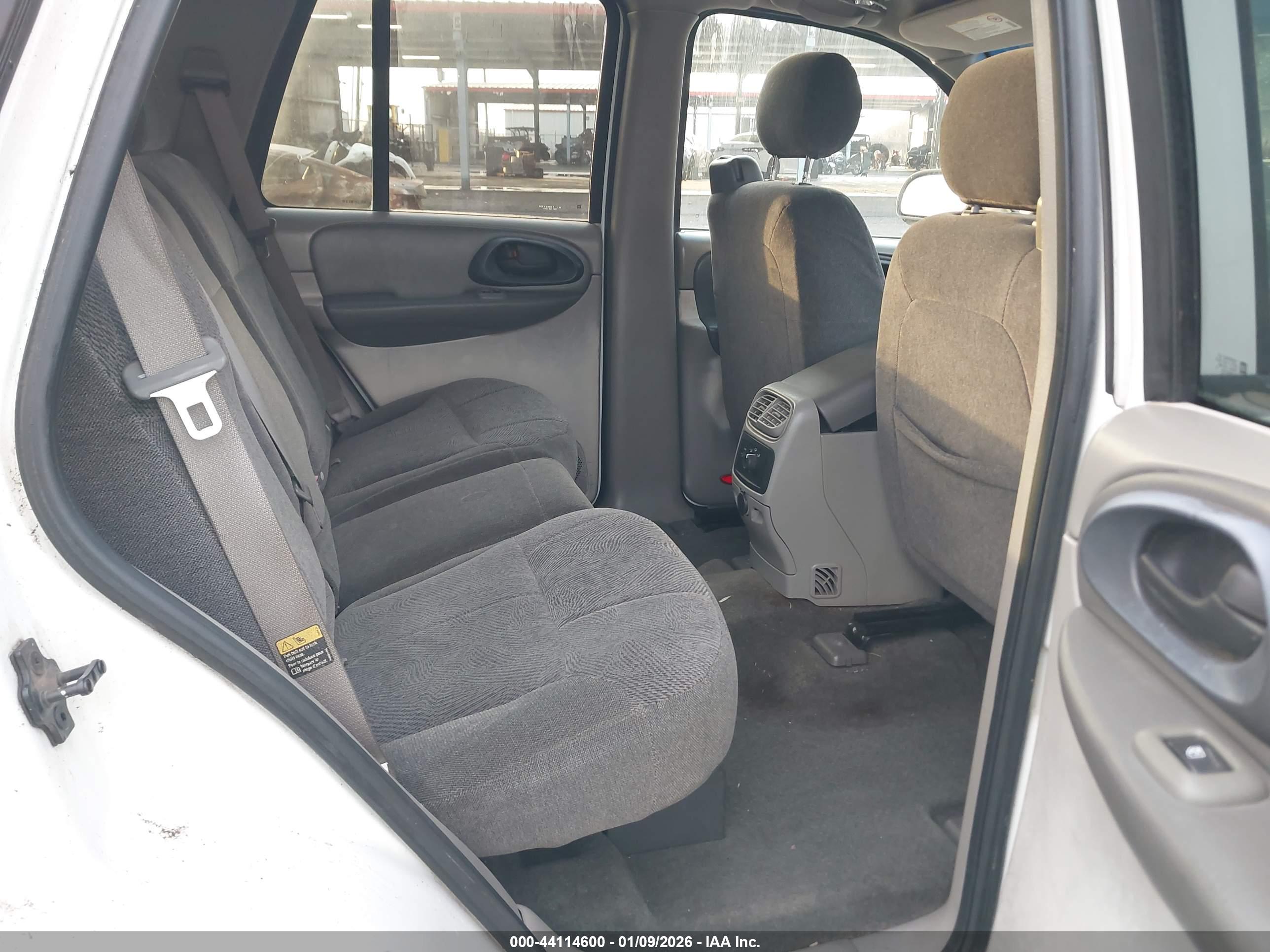 CHEVROLET TRAILBLAZER image 8