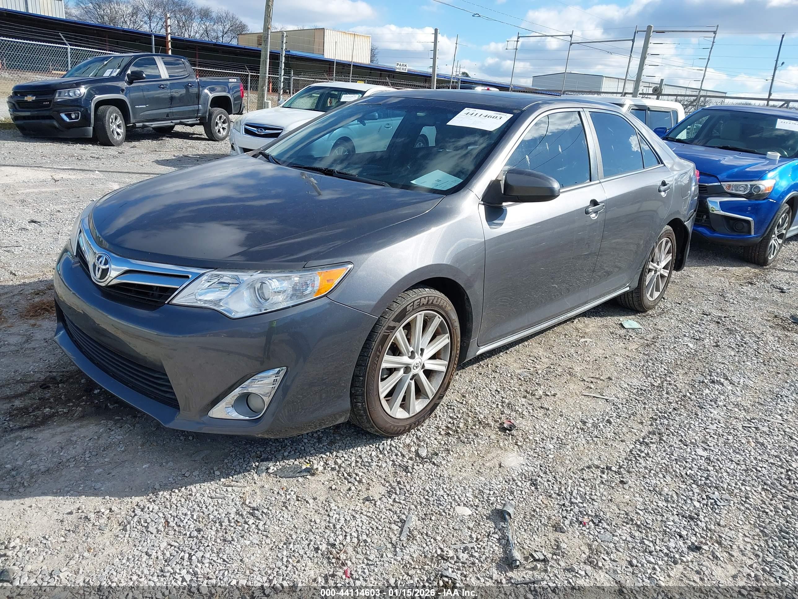 TOYOTA CAMRY image 2
