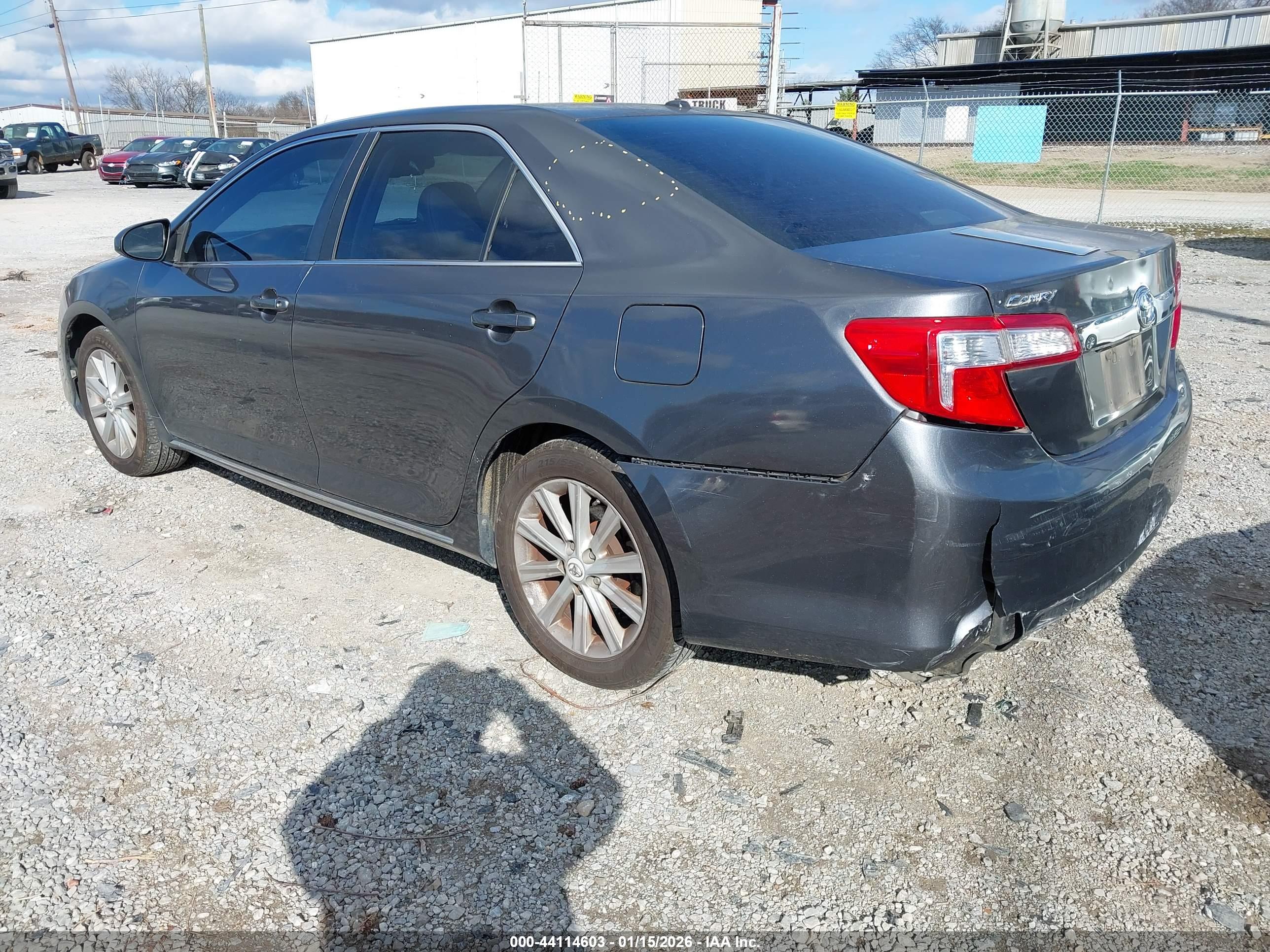TOYOTA CAMRY image 3