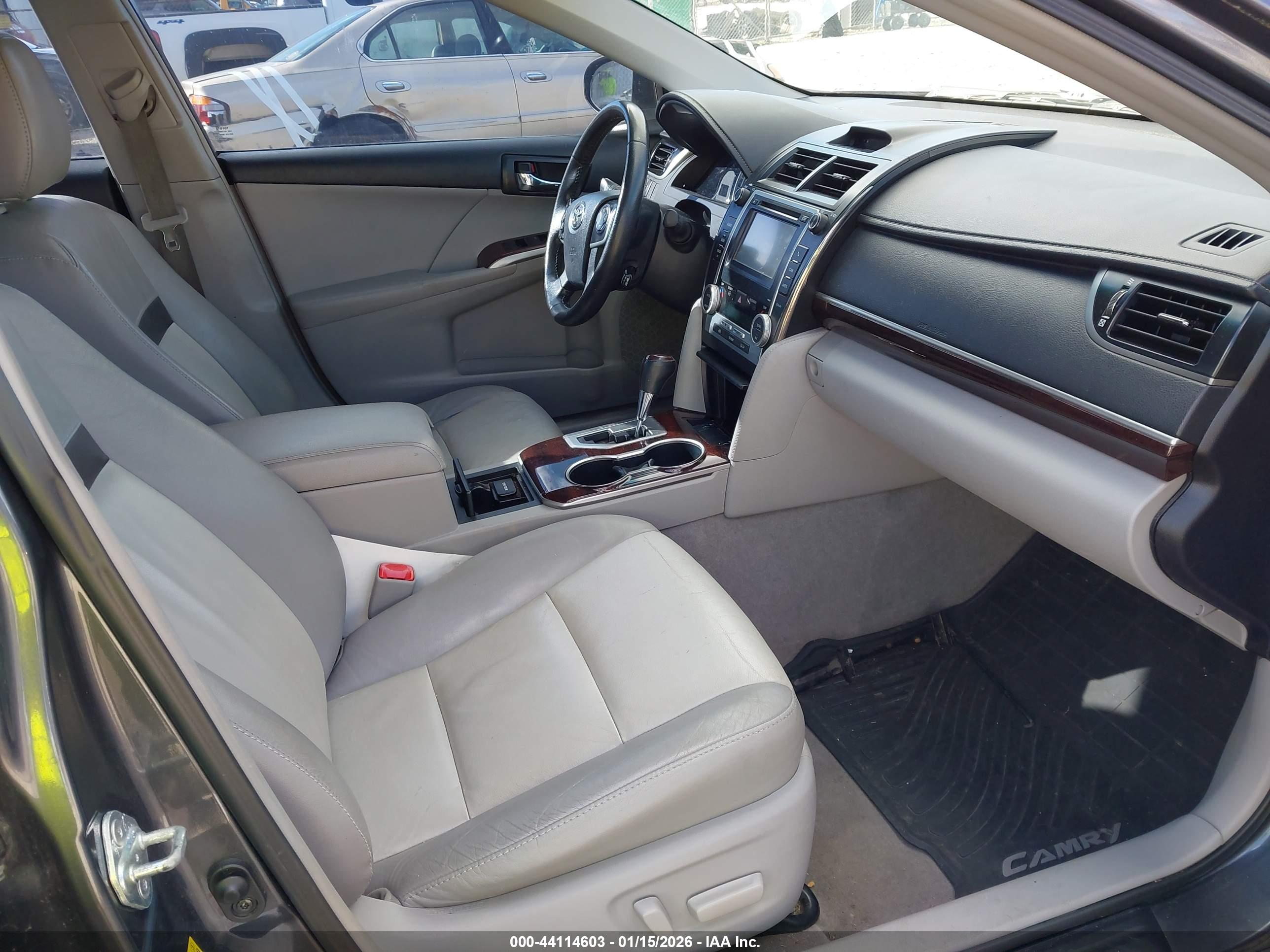 TOYOTA CAMRY image 5