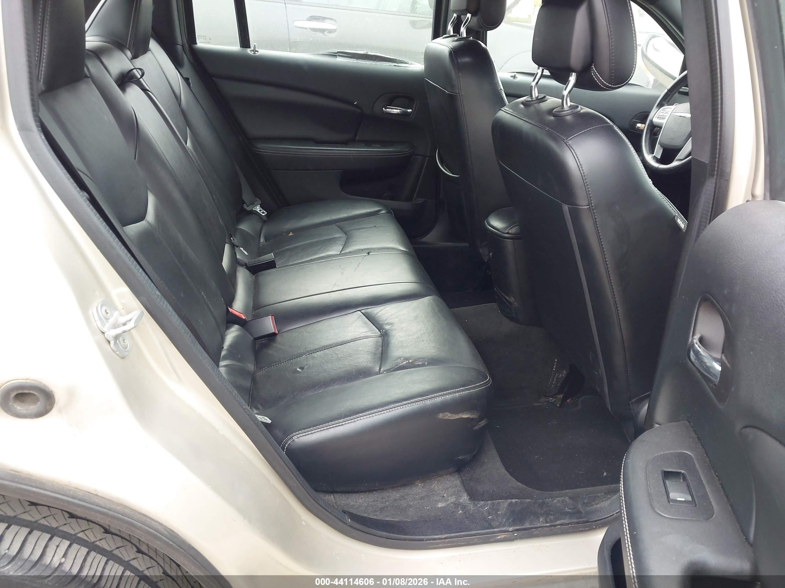 CHRYSLER 200 image 8
