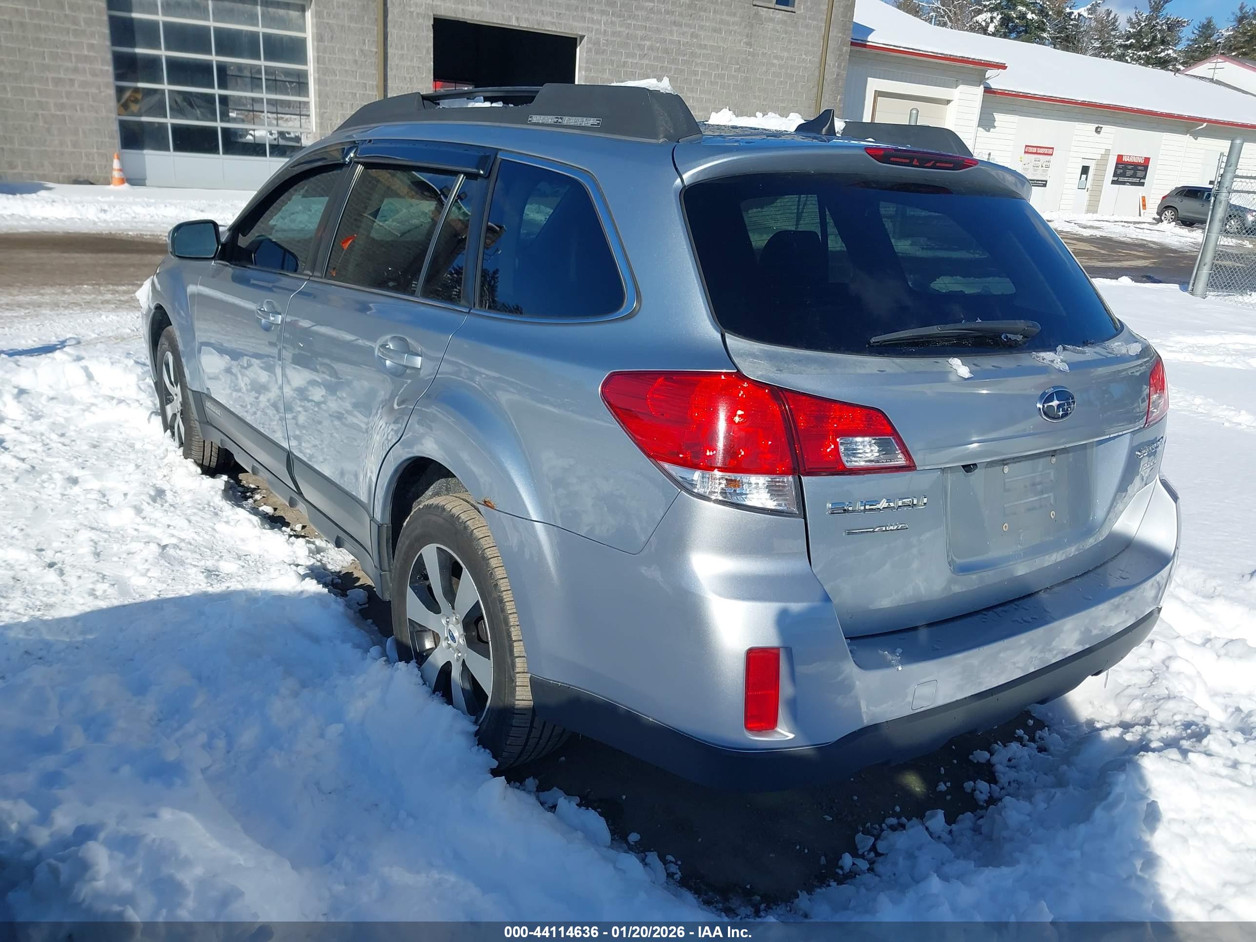 SUBARU OUTBACK image 3