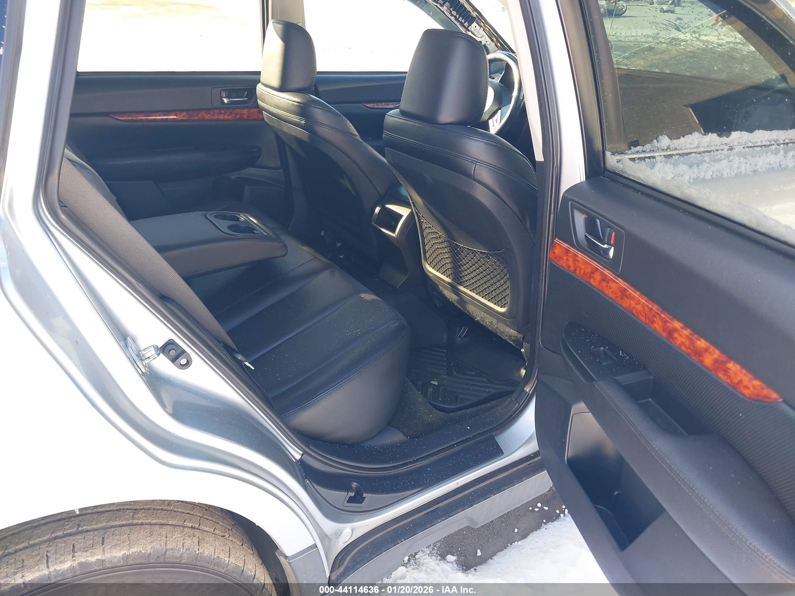 SUBARU OUTBACK image 8