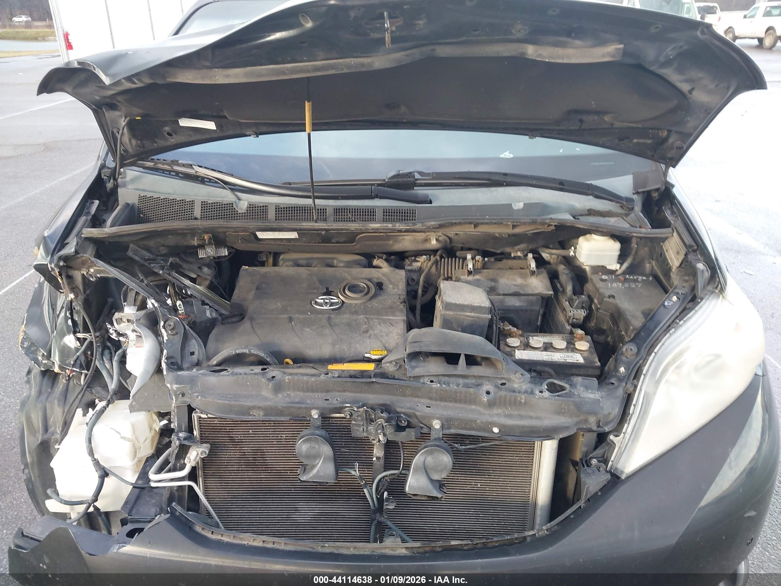 TOYOTA SIENNA image 10