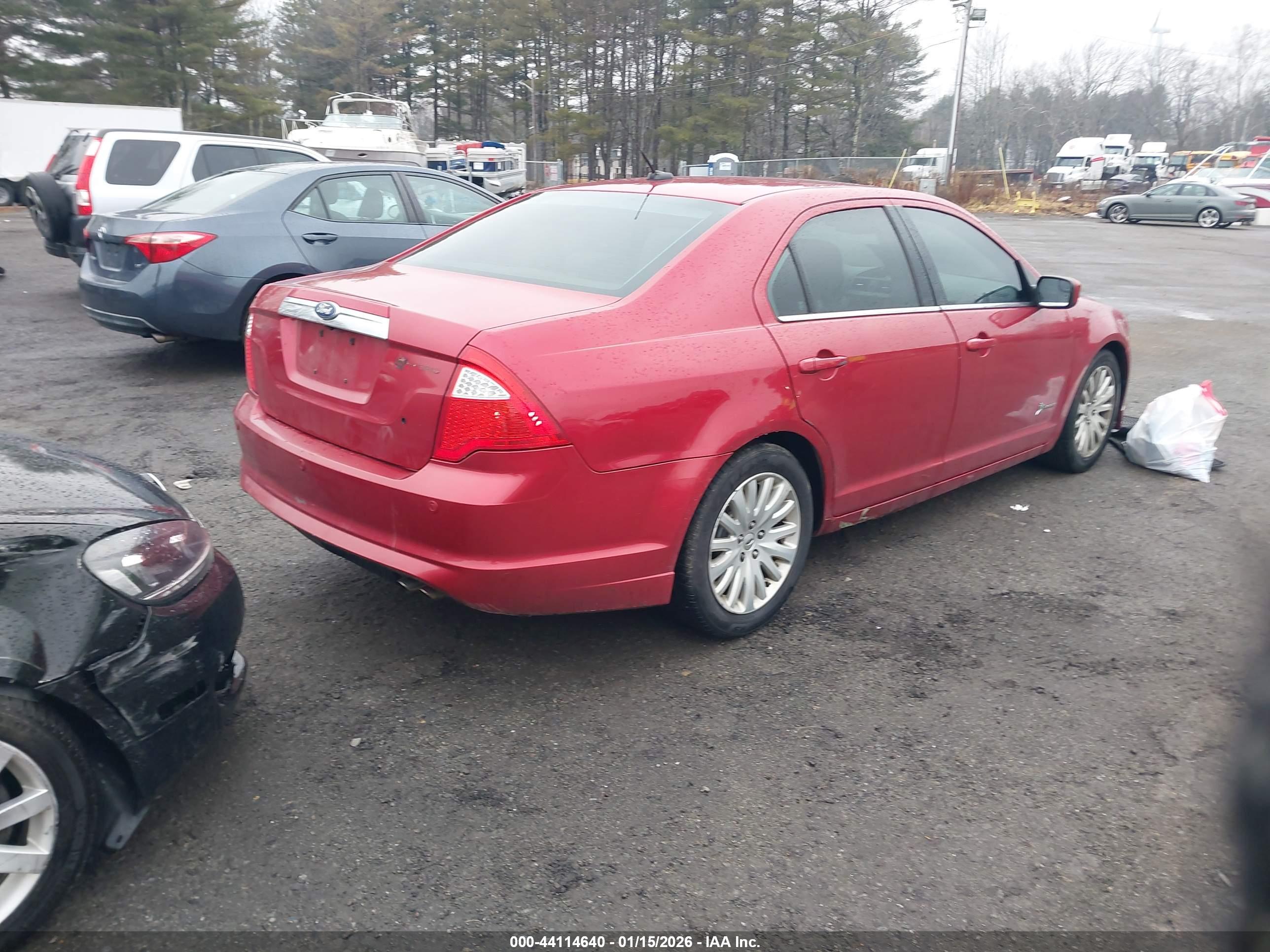 FORD FUSION image 4
