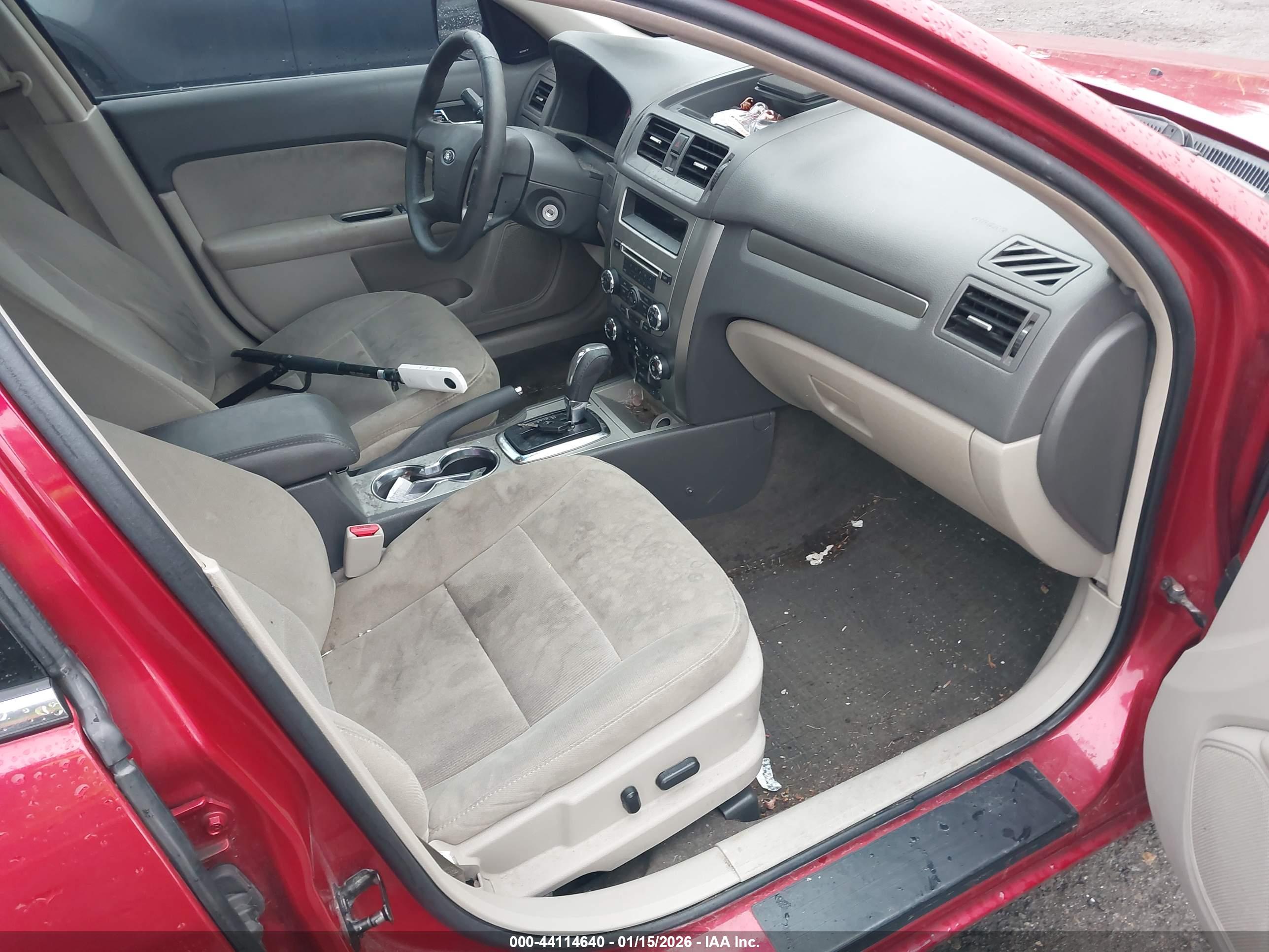 FORD FUSION image 5