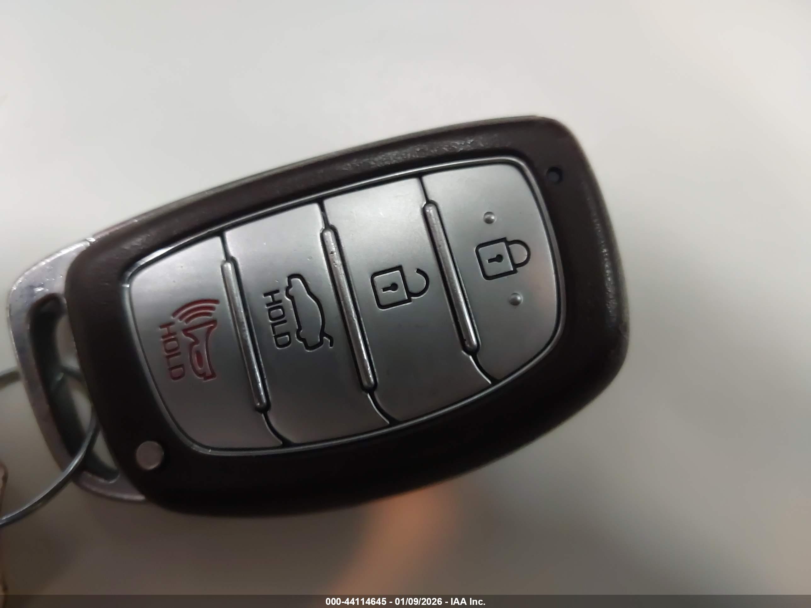 HYUNDAI ELANTRA image 11