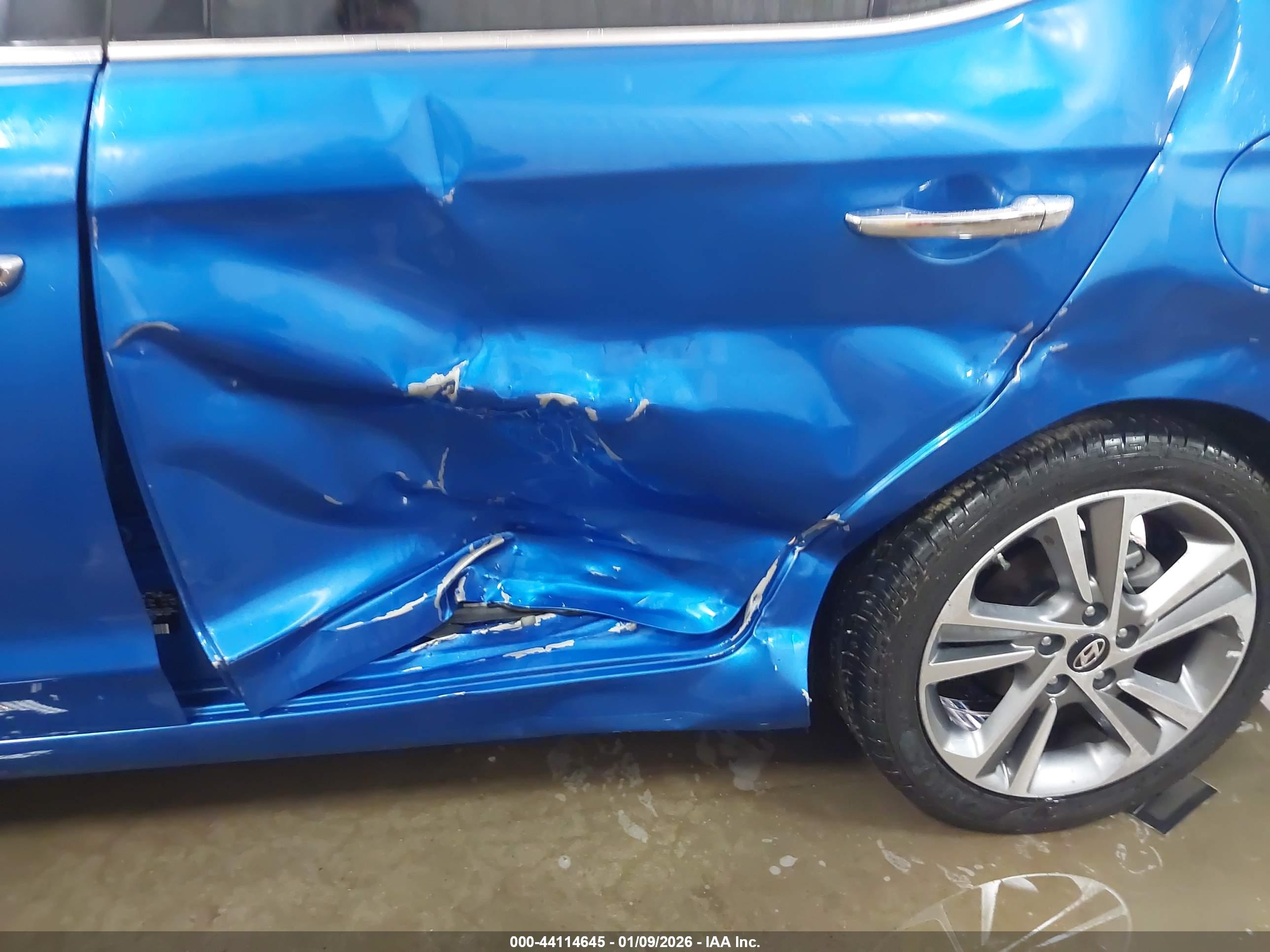HYUNDAI ELANTRA image 6