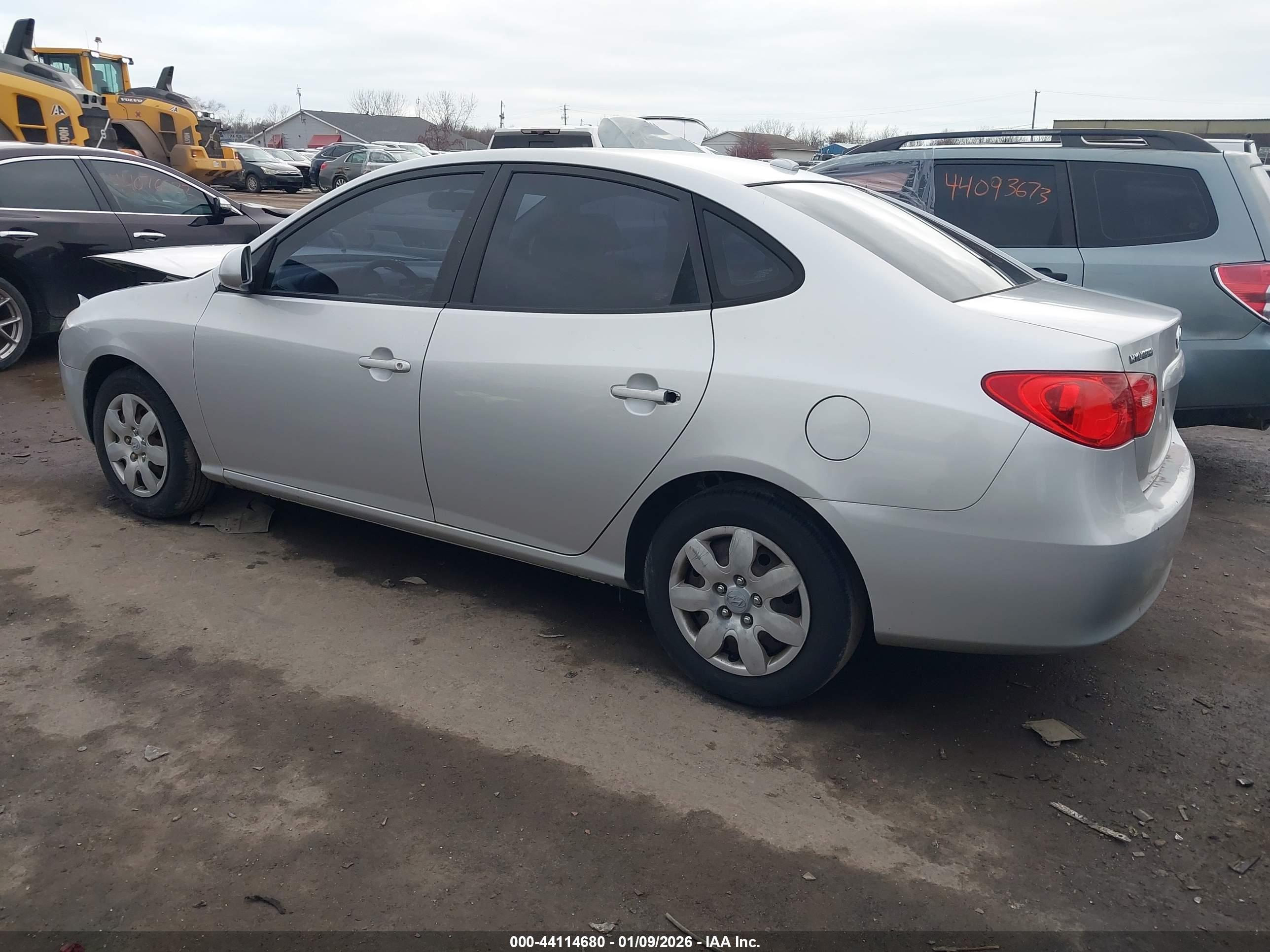 HYUNDAI ELANTRA image 3