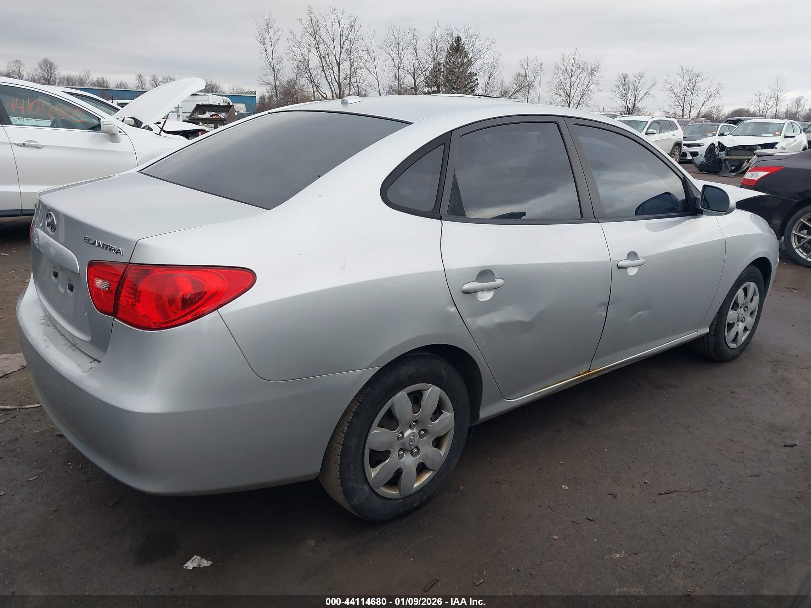 HYUNDAI ELANTRA image 4