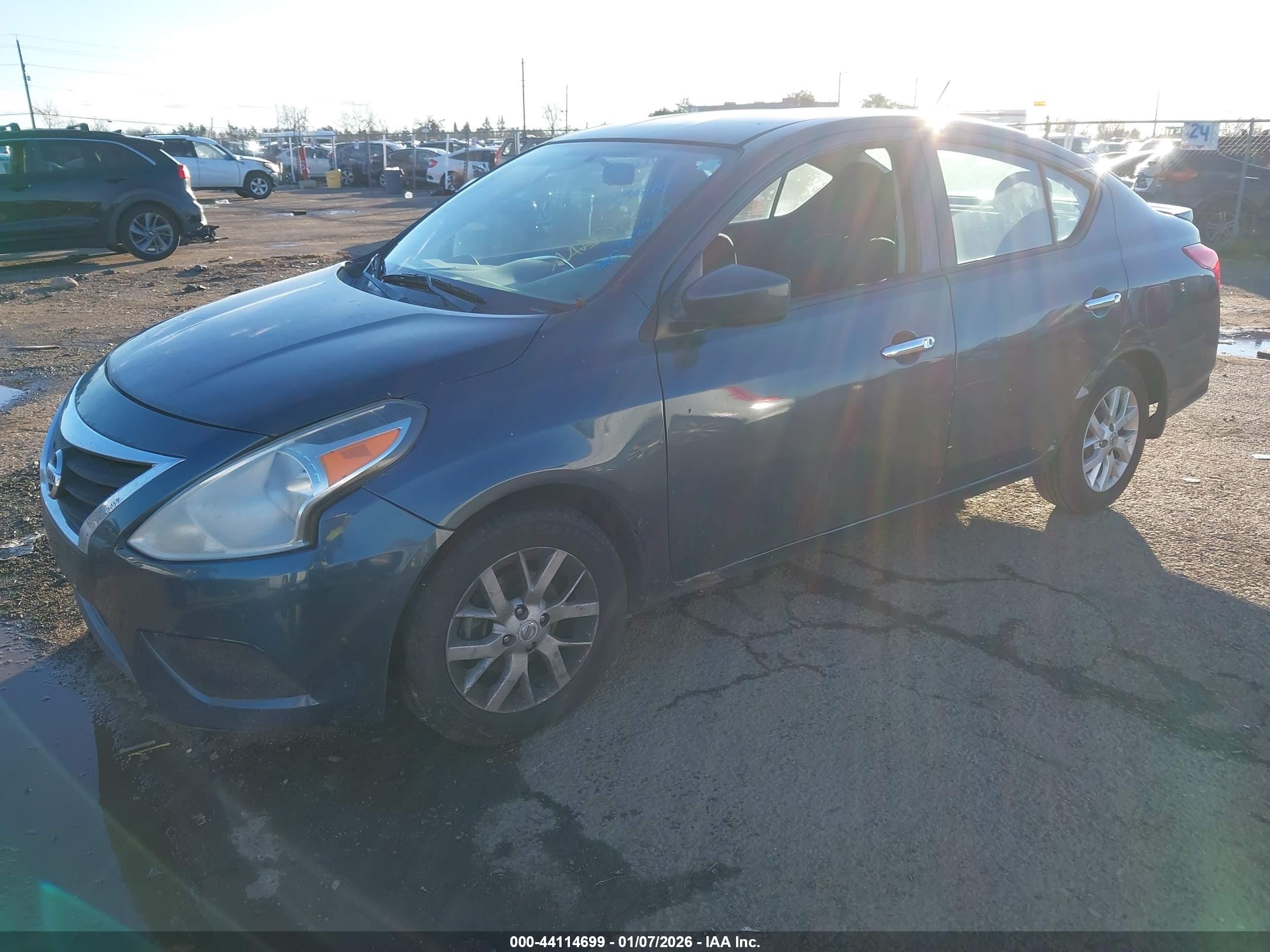 NISSAN VERSA image 2
