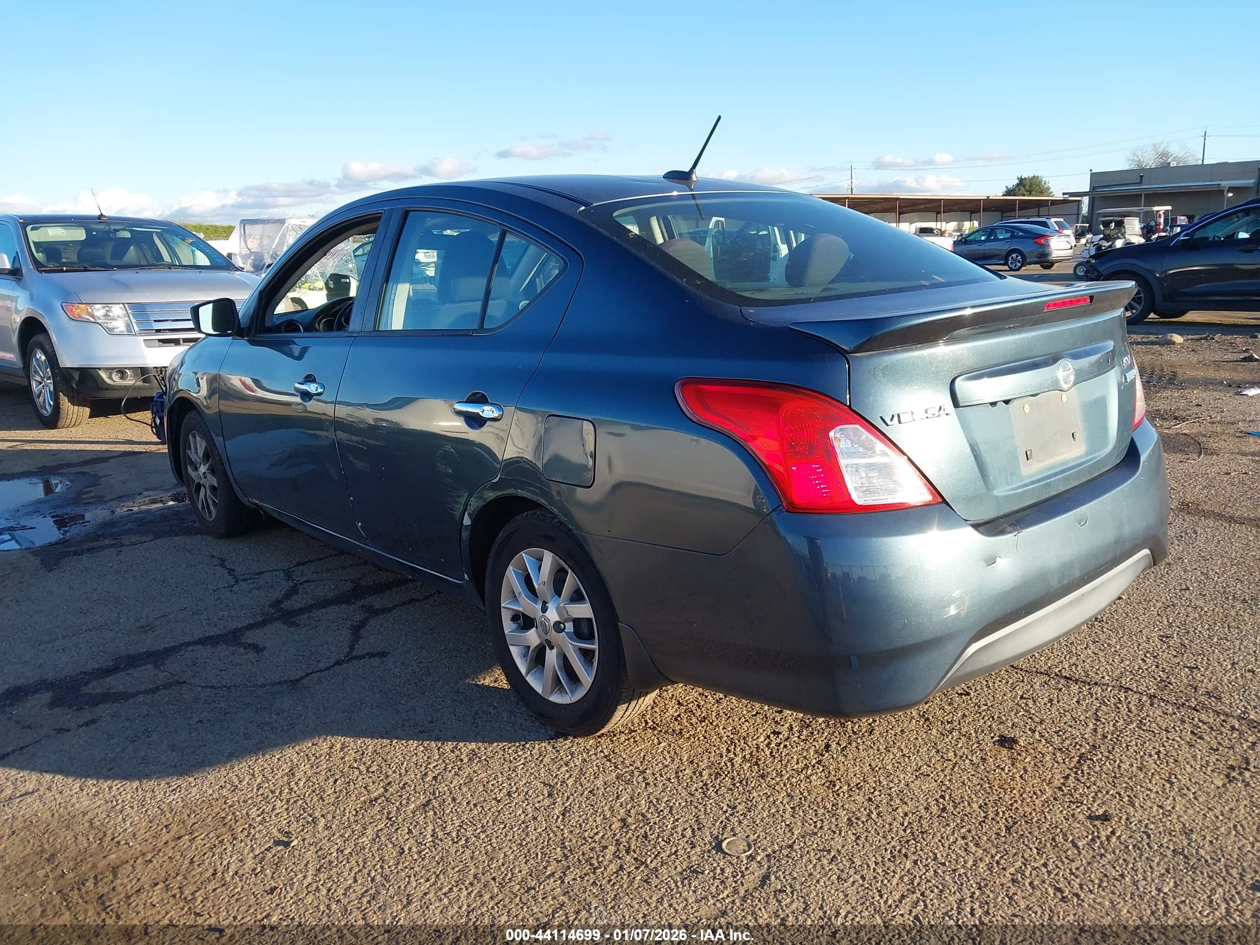 NISSAN VERSA image 3