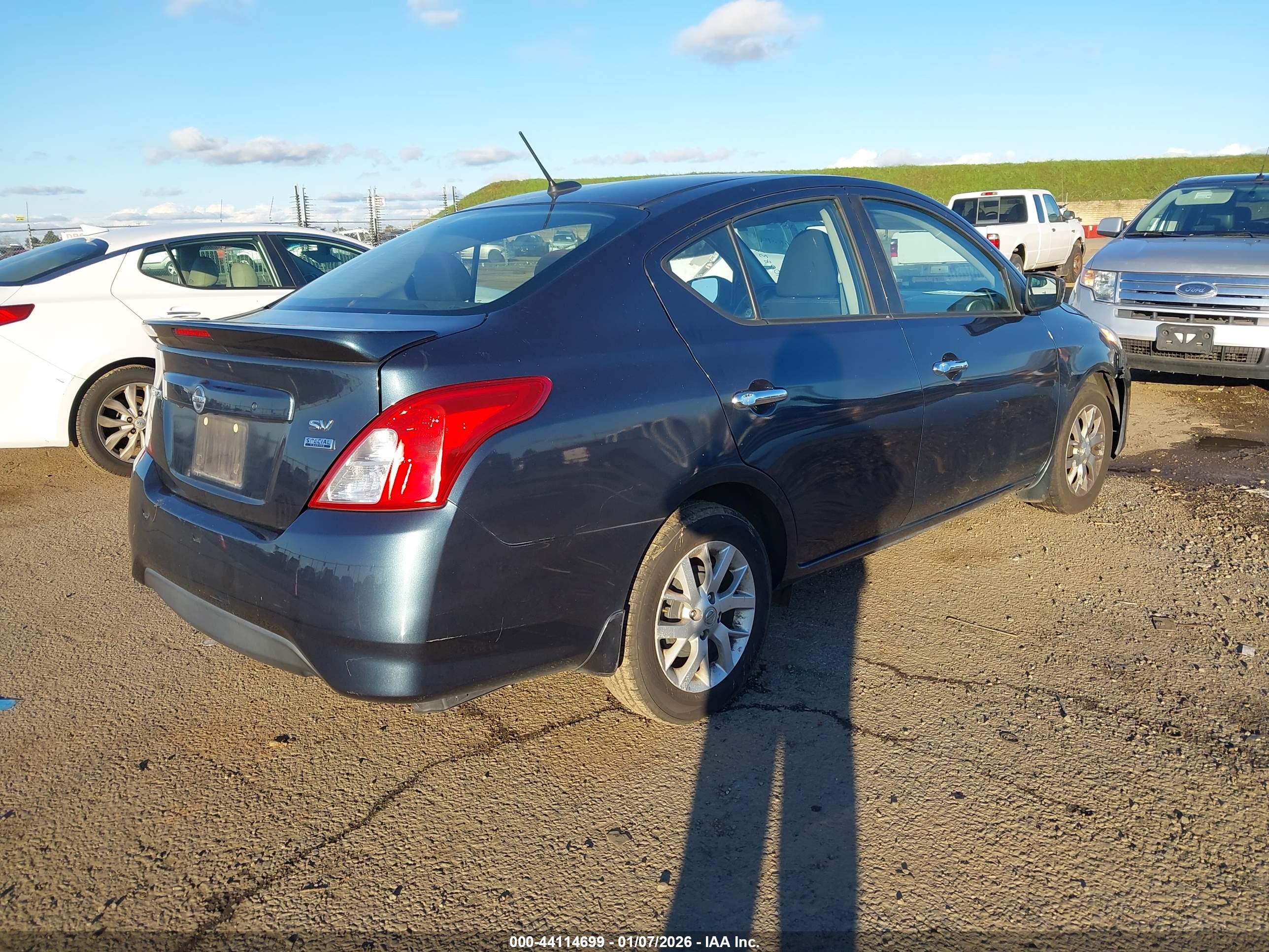 NISSAN VERSA image 4
