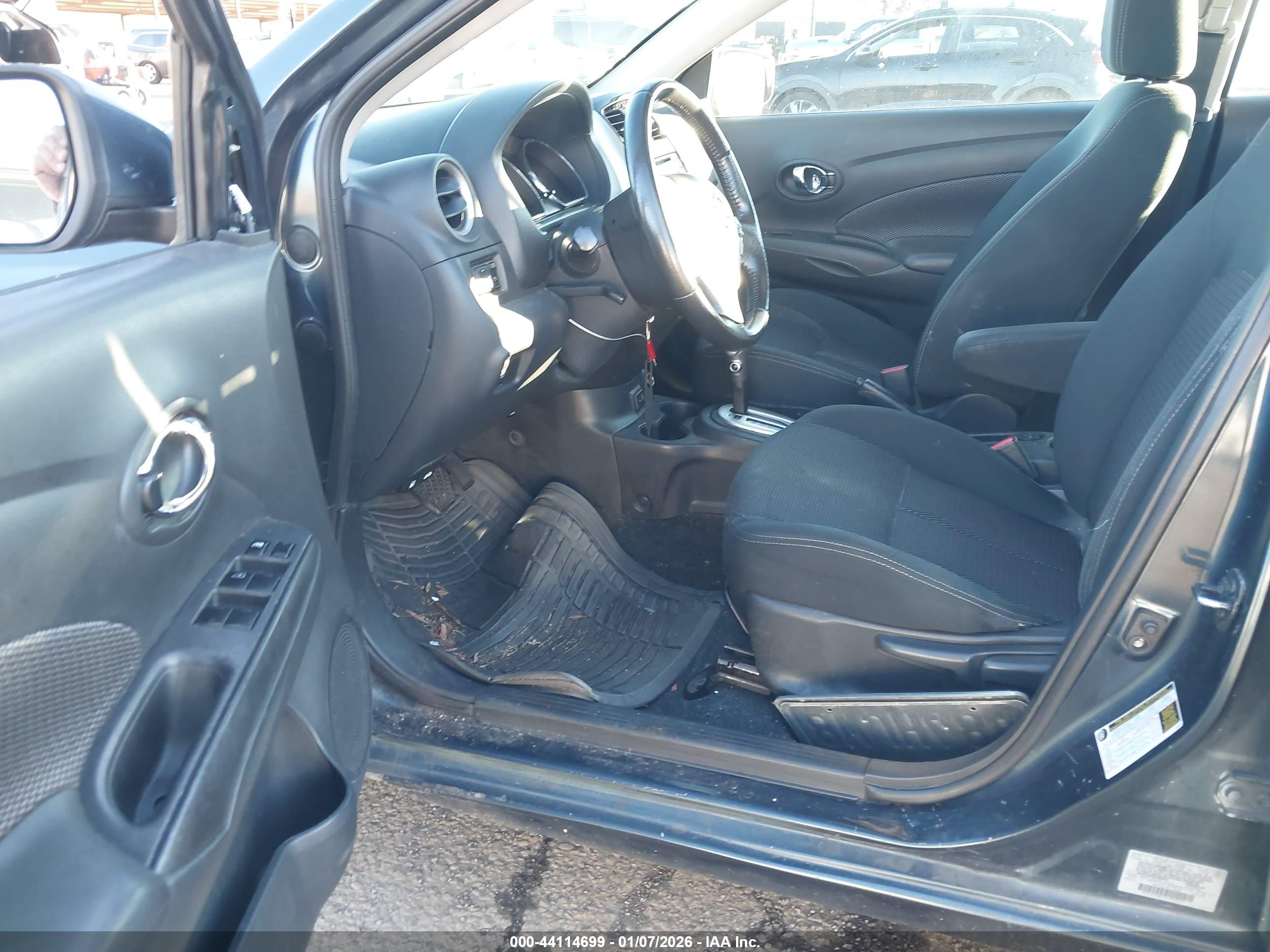 NISSAN VERSA image 5