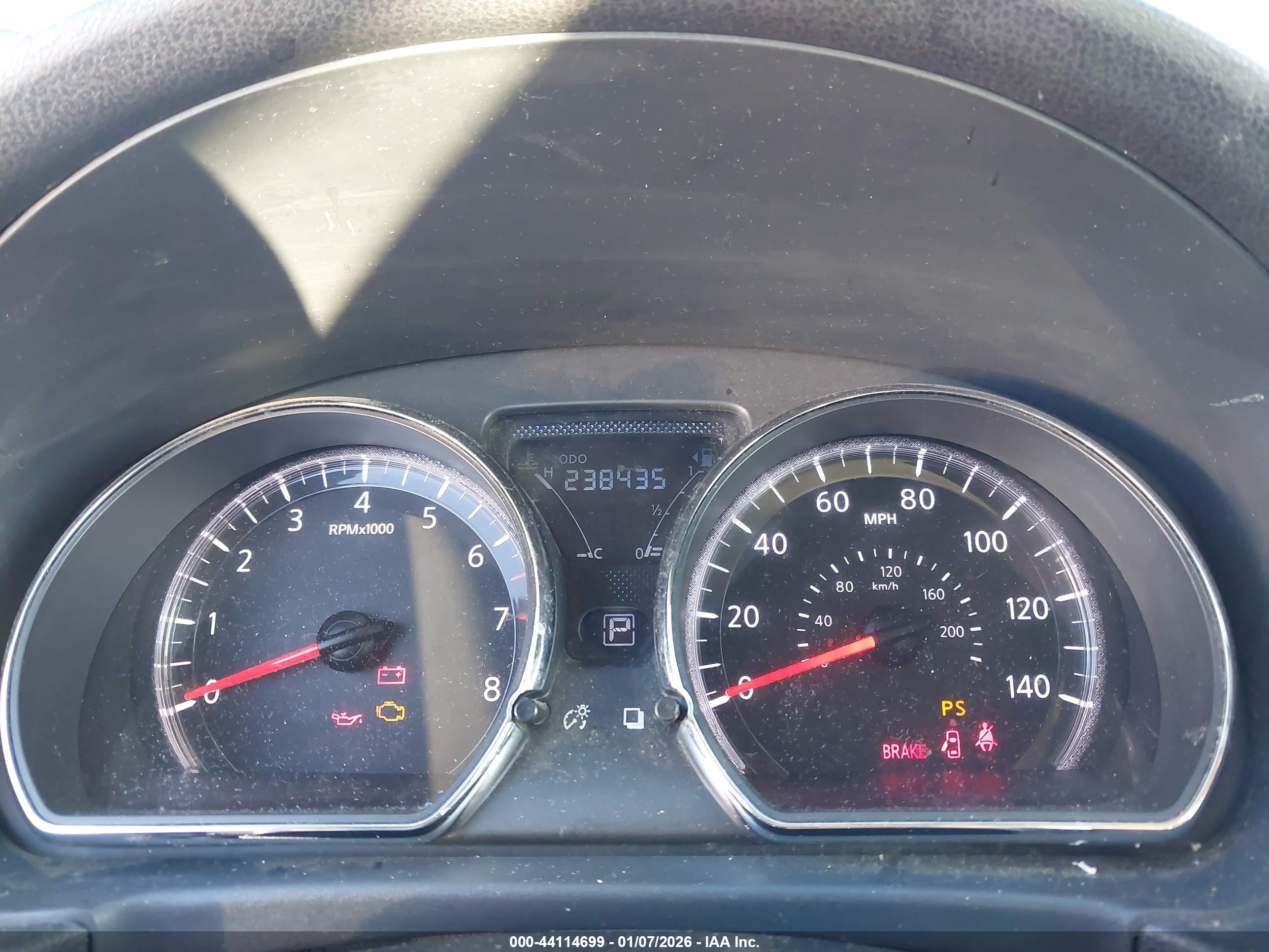 NISSAN VERSA image 7