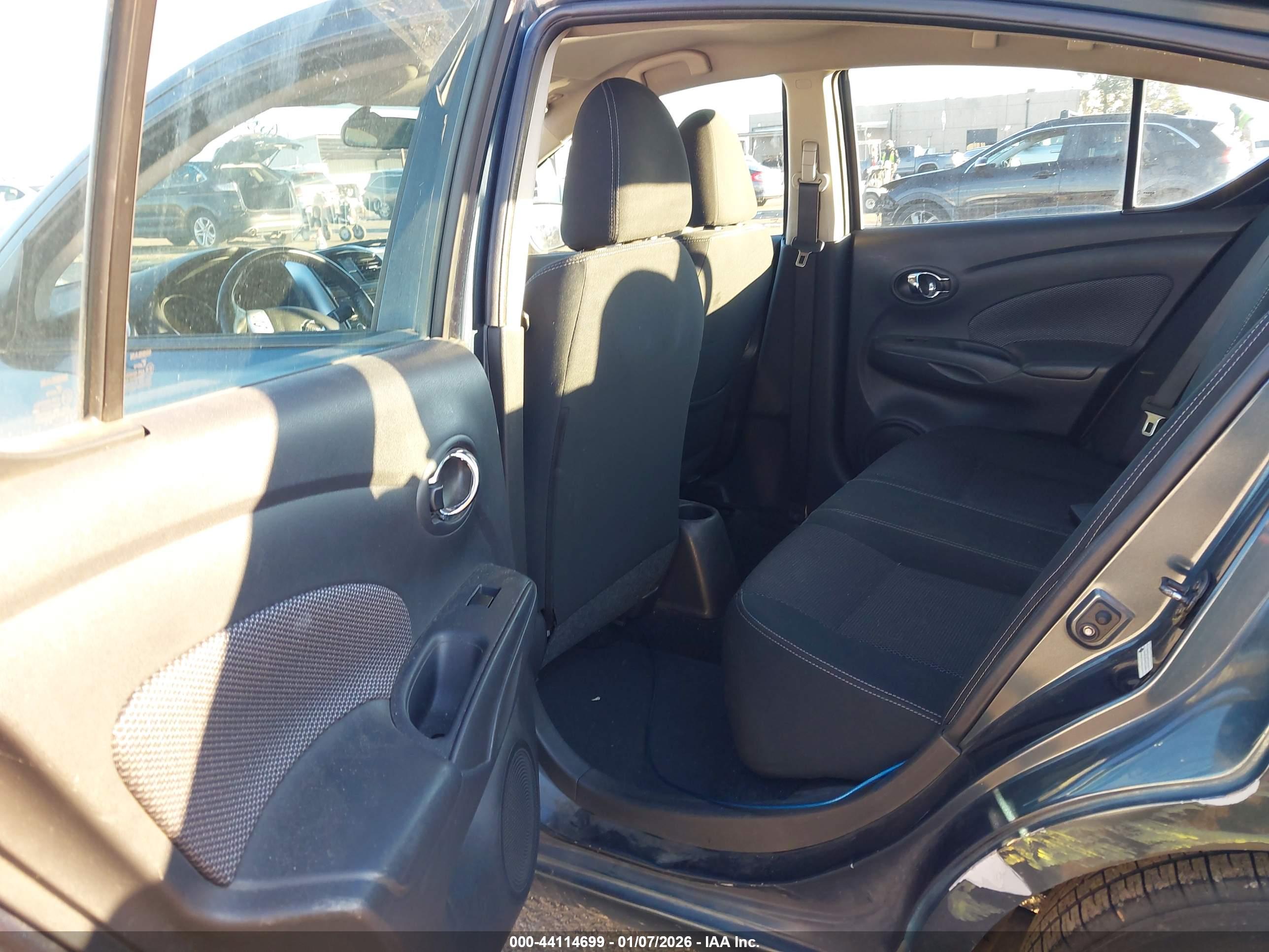 NISSAN VERSA image 8